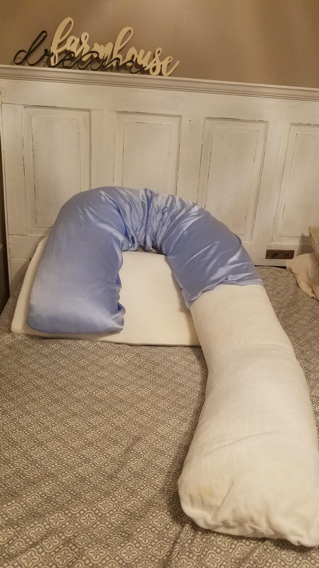 MedCline Reflux Relief System, Bed Wedge Pillow for Acid Reflux and GERD Relief with Therapeutic Body Pillow, Insert, and Covers, Inclined Sleep Position with Arm Pocket, Medium for 5'5