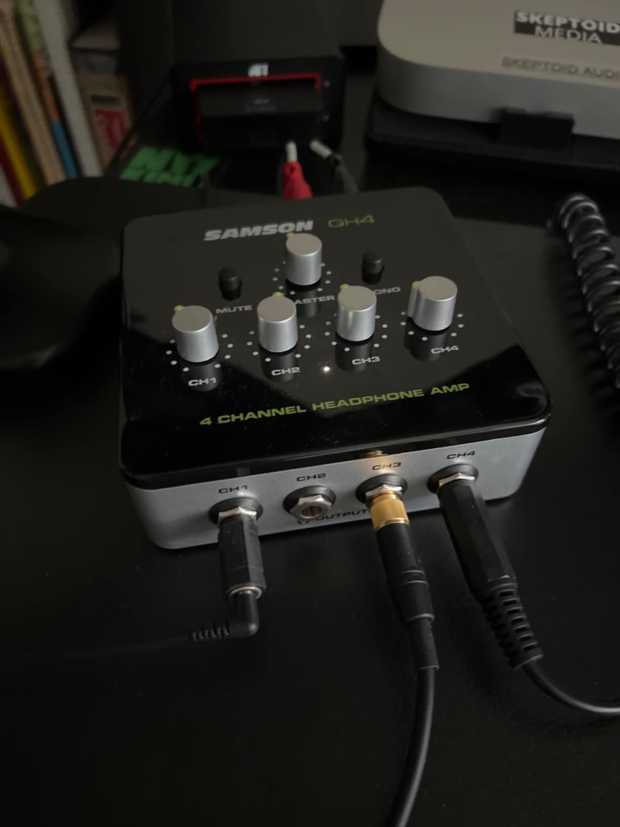 Samson QH4 4-Channel Headphone Amplifier customer photo 2