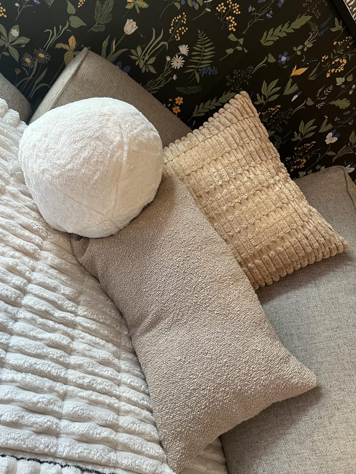 Utopia Bedding 18x18 Pillow Inserts, White Throw Pillows for Couch, 2 Pack | 100% Virgin Filling, Indoor Cushion Inserts for bed, sofa & couch, Extra Filled, Supportive & Fluffy Decorative Pillows customer photo 1