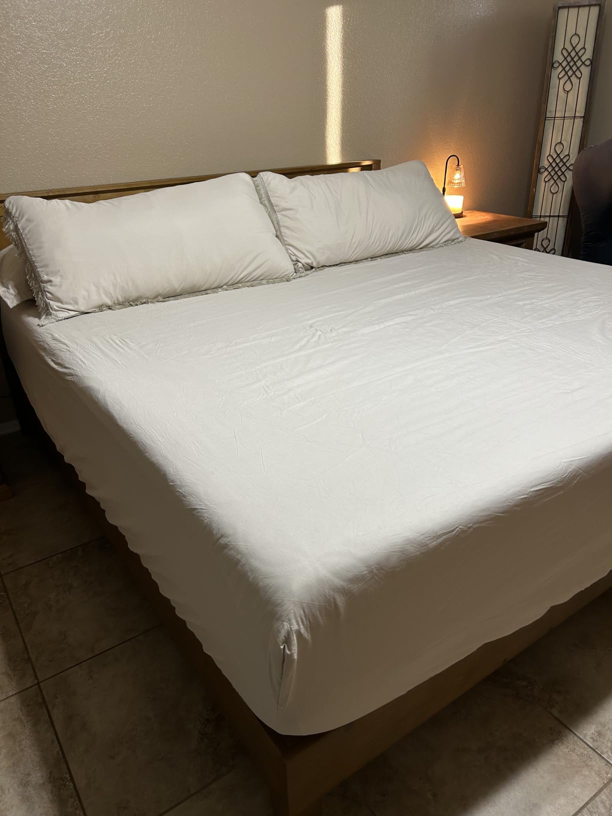 ZINUS Vivek Deluxe Wood Platform Bed Frame with Headboard, Wood Slat Support, No Box Spring Needed, Easy Assembly, Queen customer photo 1