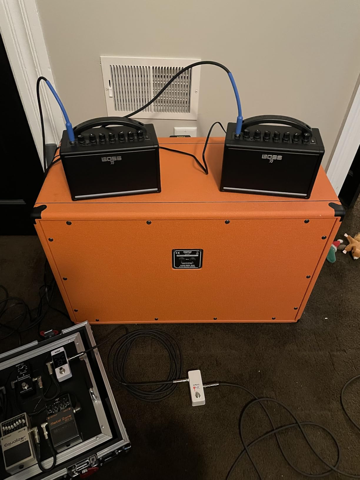Boss Katana Mini 7-Watt Combo Amp | Ultra-compact, Travel-ready customer photo 2