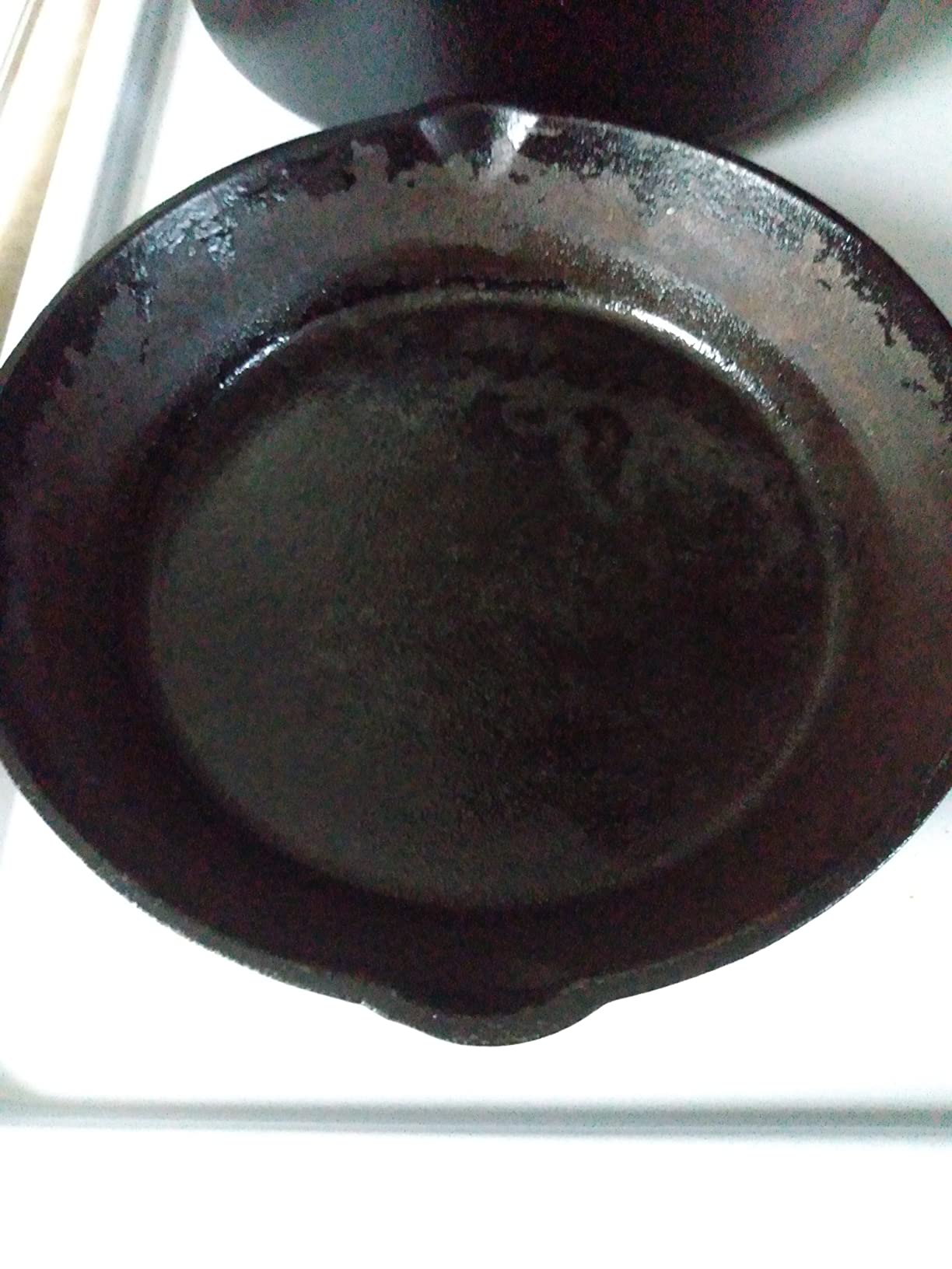 Amazon Basics Pre-Seasoned Cast Iron 5-Piece Cookware Set, Oven Safe, Cooks Evenly, 14.17 x 12.2 x 10.63 in, Black customer photo 1