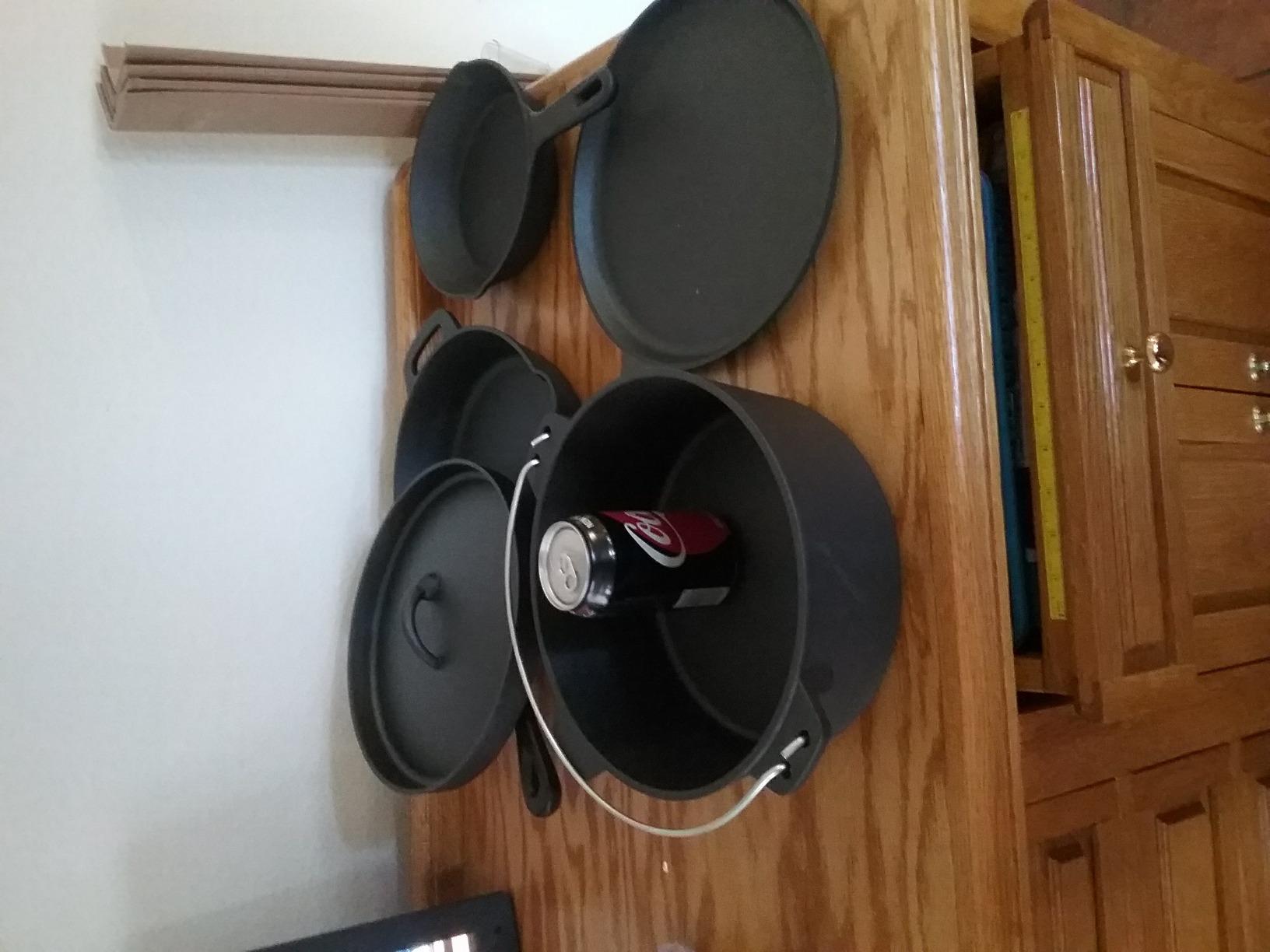 Amazon Basics Pre-Seasoned Cast Iron 5-Piece Cookware Set, Oven Safe, Cooks Evenly, 14.17 x 12.2 x 10.63 in, Black customer photo 2