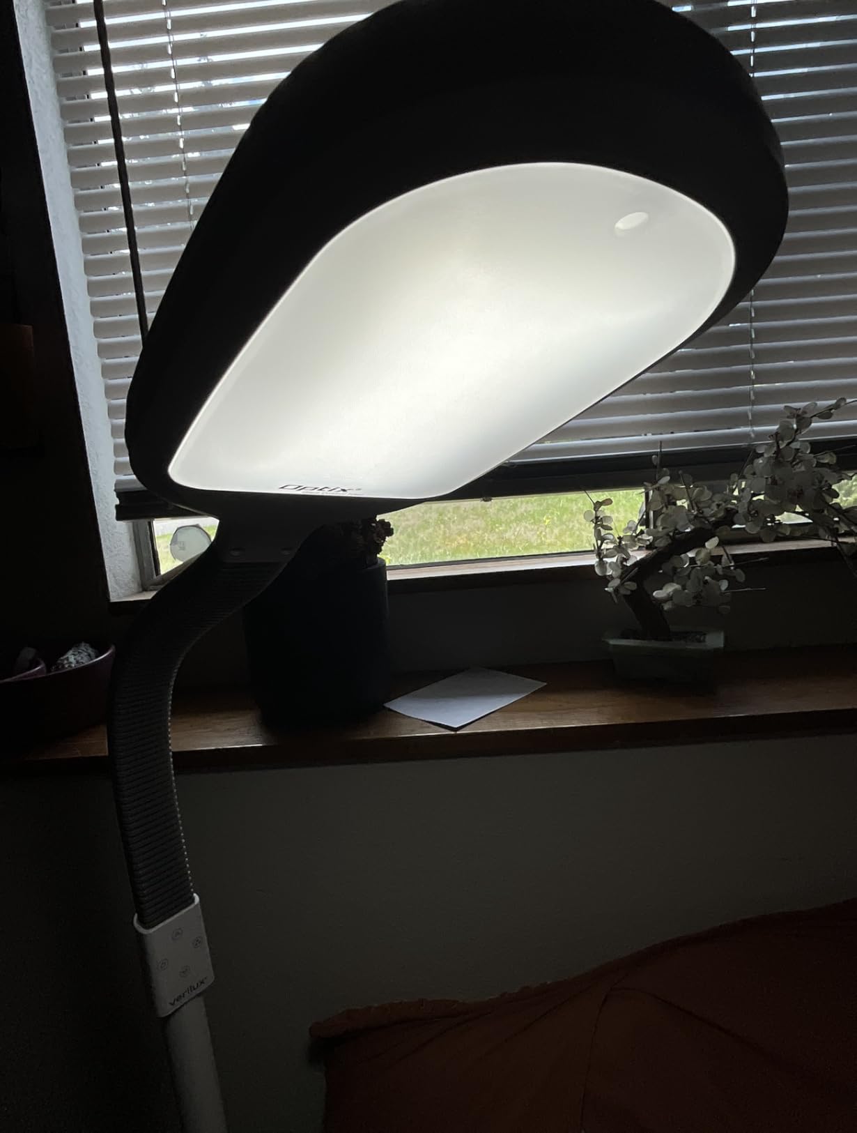 Verilux SmartLight Full Spectrum LED Modern Floor Lamp with Adjustable Brightness, Flexible Gooseneck and Easy Controls - Reduces Eye Strain and Fatigue - Ideal for Reading, Artists, Craft (Black) customer photo 2