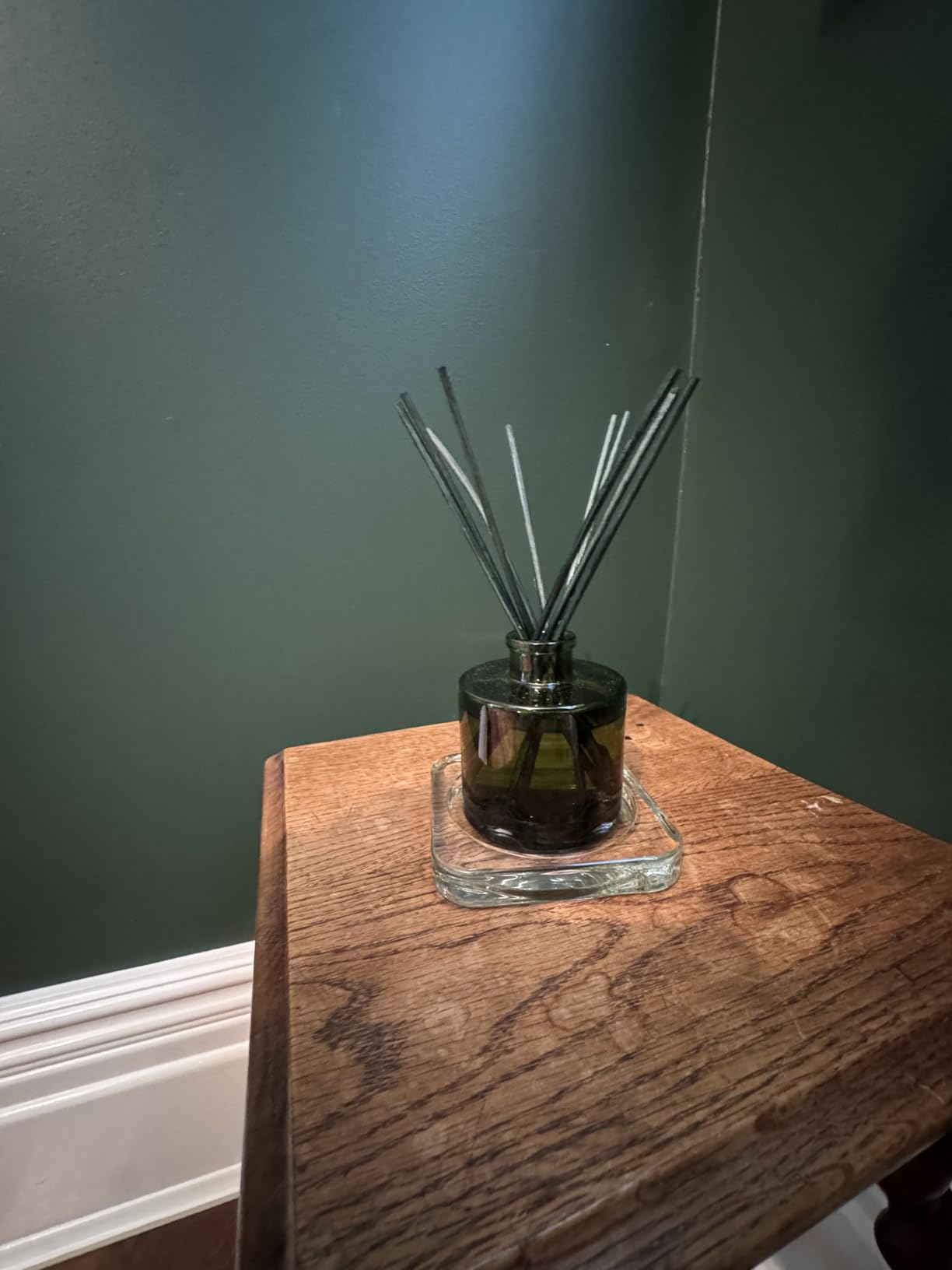 Thymes Frasier Fir Reed Diffuser Set - Includes Reeds, Fragrance Oil, and Frosted Glass Bottle - Fragrance Oil Diffuser - Room Fresheners - Luxury Home Decor - Green (Heritage, 4 fl oz) customer photo 2