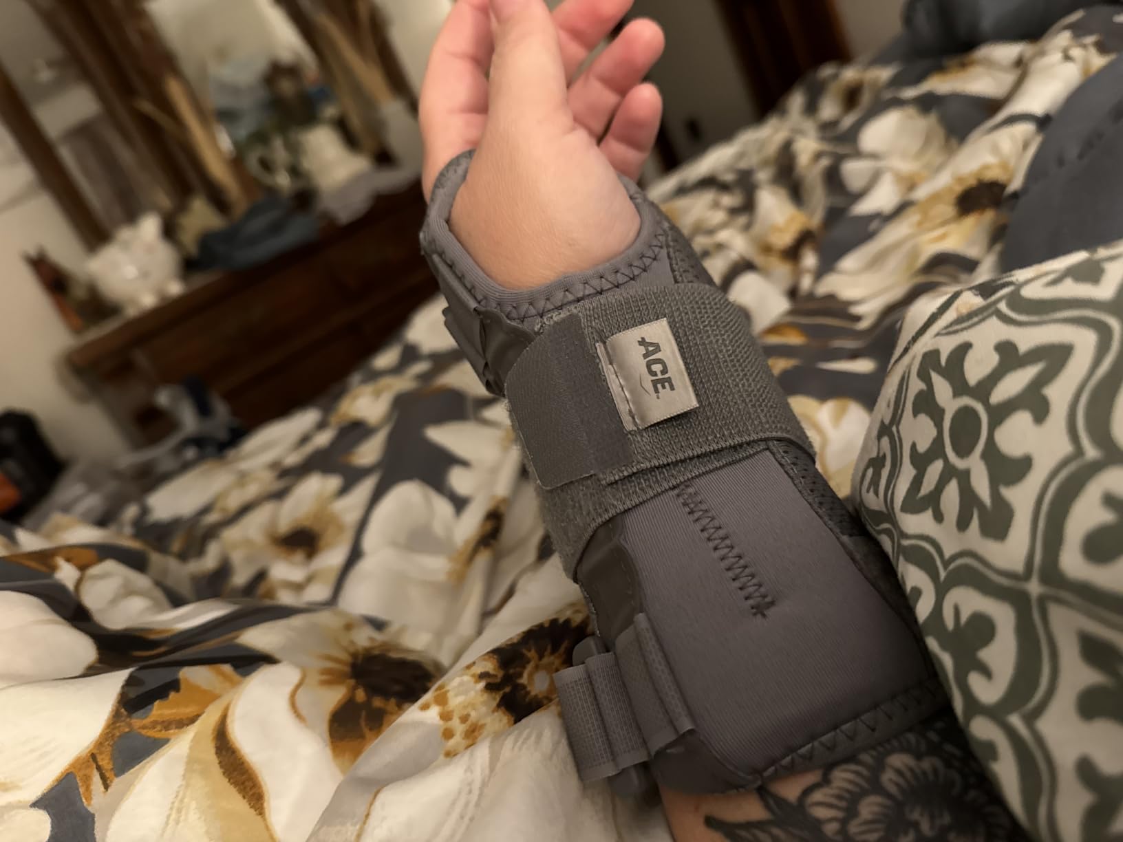 ACE Deluxe Wrist Stabilizer, Left Hand, Helps Relieve Symptoms of Carpal Tunnel Syndrome, Adjustable, Stabilizing, Firm Support customer photo 1