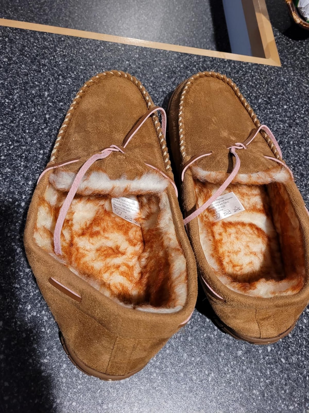 VLLy Mens Moccasin Slippers with Memory Foam Arch Support, Non Slip Rubber Sole House Shoes for Men Machine Washable Warm Fleece Lined Indoor Outdoor Home Shoes customer photo 1