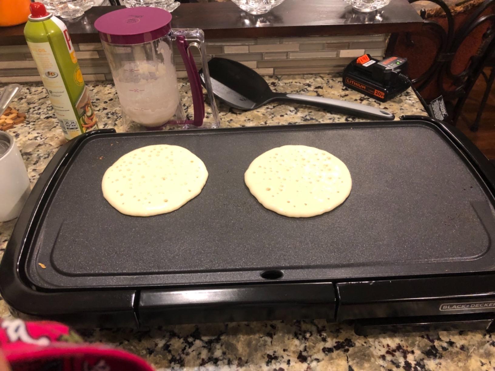 BLACK+DECKER 8-Serving Electric Griddle with Warming Tray | Family-size electric griddle with nonstick surface, warming tray and removable drip tray customer photo 2