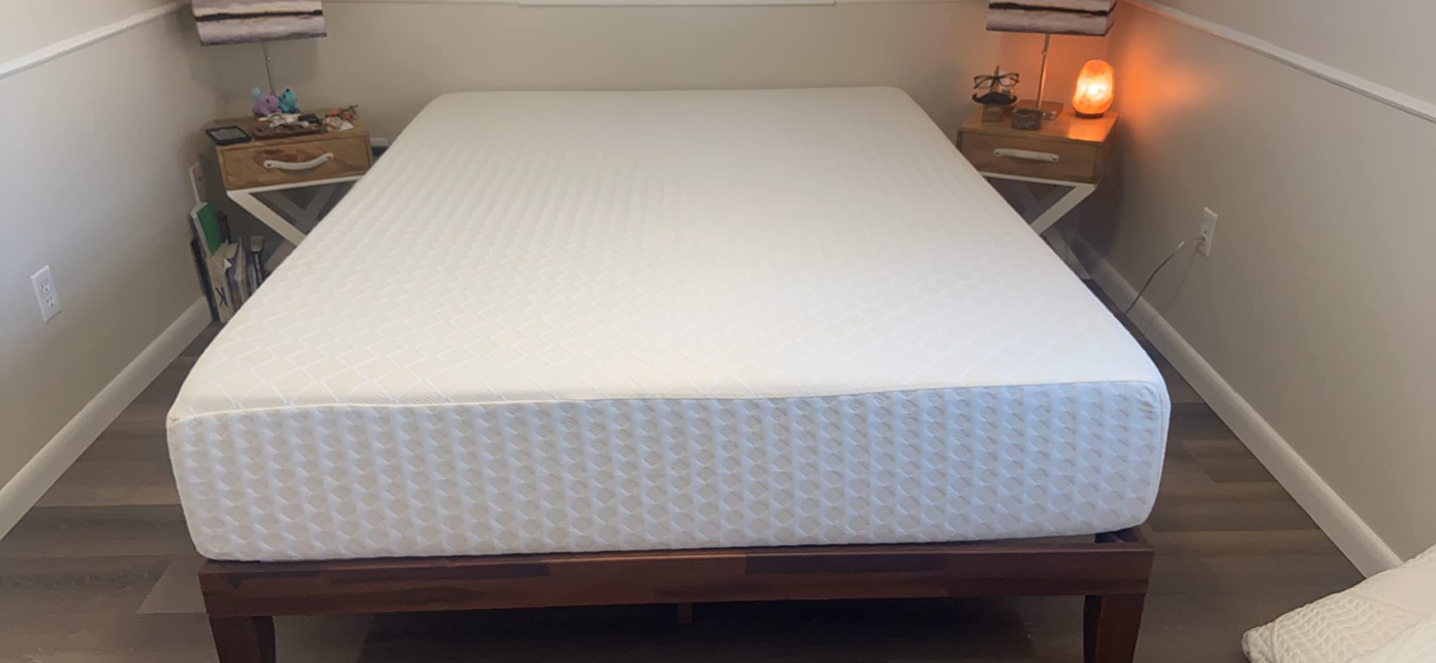 Signature Design by Ashley 12 Inch King Memory Foam Mattress in a Box | Medium Firm comfort with a 12-inch profile and pressure relief, Stretch knit cover for primary bedroom use, Chime Series customer photo 1