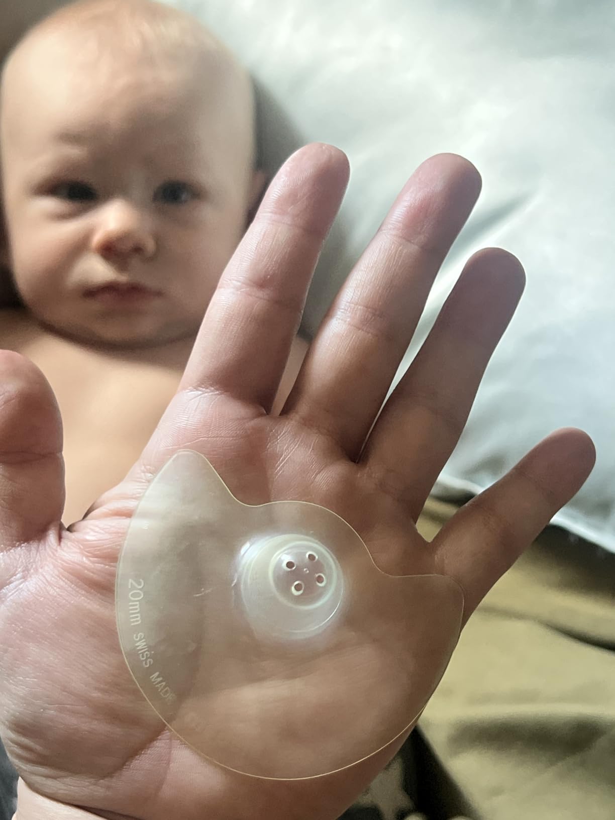 Medela Contact Nipple Shields, For Breastfeeding Comfort, Size M 20mm, 2ct | Ultra-Thin Soft Silicone, BPA-Free, With Case, For Flat, Inverted, Sensitive Nipples, Latching Support, Maximum Skin-to-Skin customer photo 2