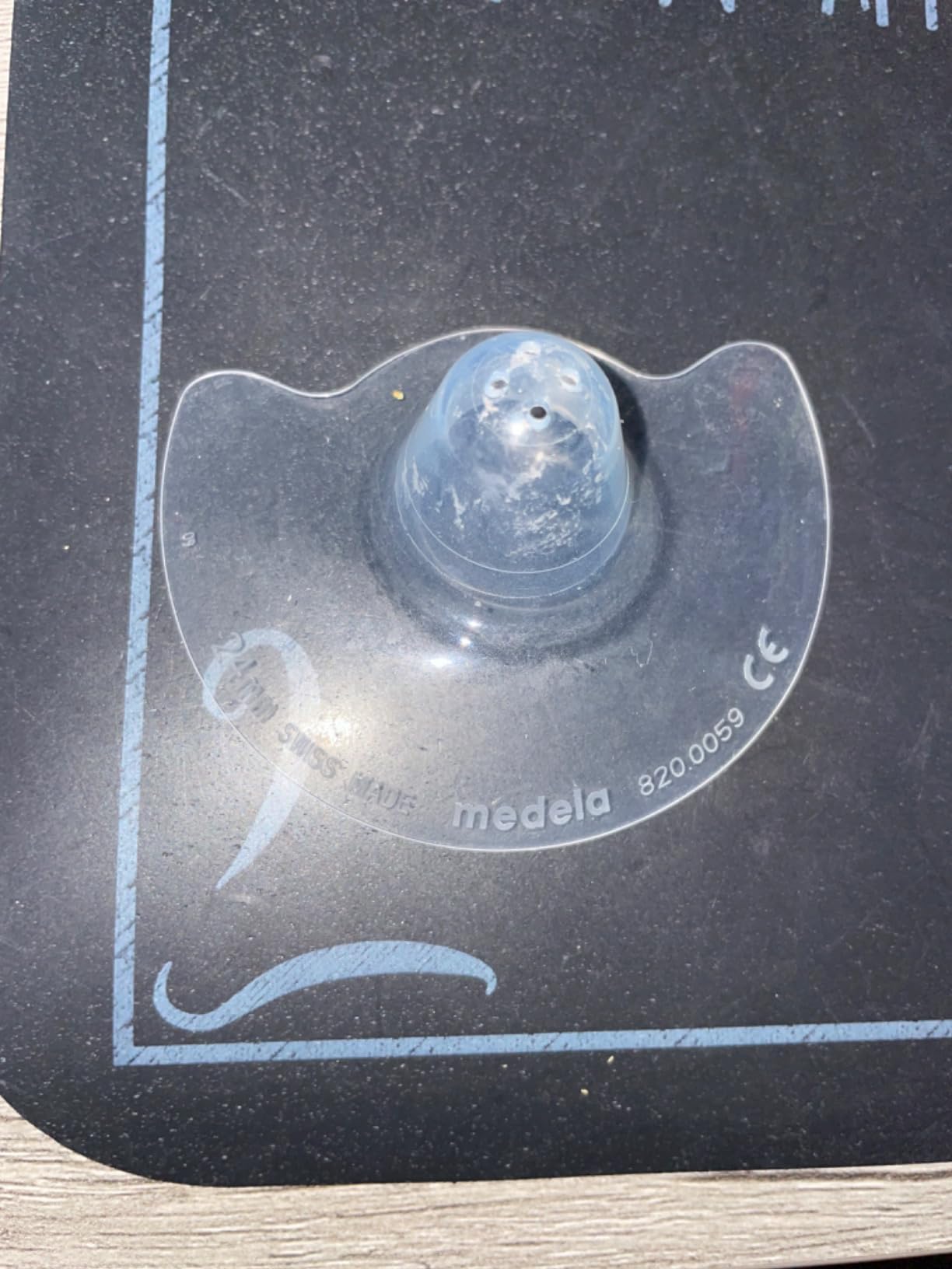Medela Contact Nipple Shields, For Breastfeeding Comfort, Size L 24mm, 2ct | Ultra-Thin Soft Silicone, BPA-Free, With Case, For Flat, Inverted, Sensitive Nipples, Latching Support, Maximum Skin-to-Skin customer photo 1