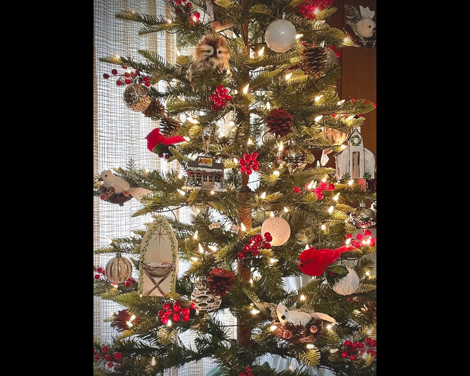 Puleo International 6.5ft Pre-Lit Aspen Fir Artificial Christmas Tree | 903 Branch Tips, 500 Clear Lights, Hinged Branches, Foldable Metal Stand customer photo 1