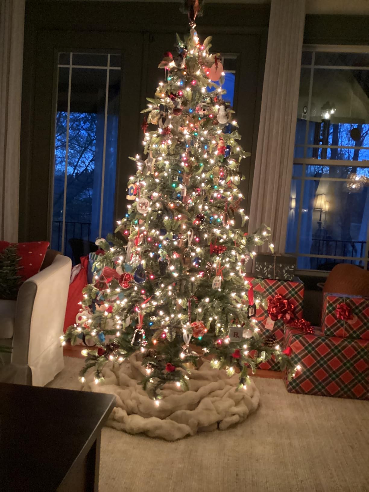 Puleo International 6.5ft Pre-Lit Aspen Fir Artificial Christmas Tree | 903 Branch Tips, 500 Clear Lights, Hinged Branches, Foldable Metal Stand customer photo 2