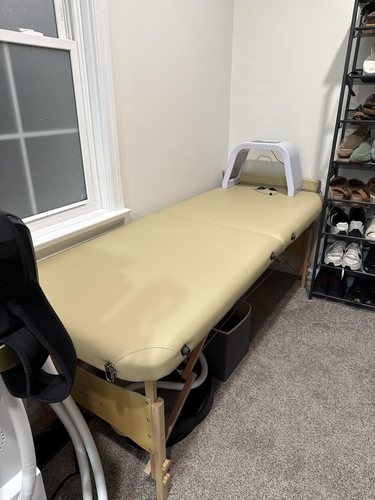 Saloniture Basic Portable Folding Massage Table - Black customer photo 1