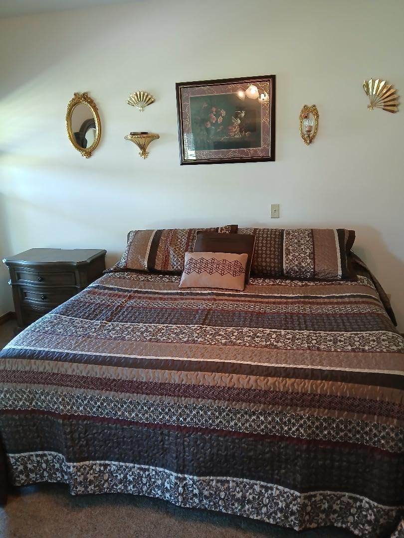 Madison Park Queen Quilt Bedding Set, Traditional Jacquard Damask, 5PC | All Season Quilted Coverlet with Shams and Decorative Pillows, Lightweight & Reversible Bedspread Set, Brown customer photo 1