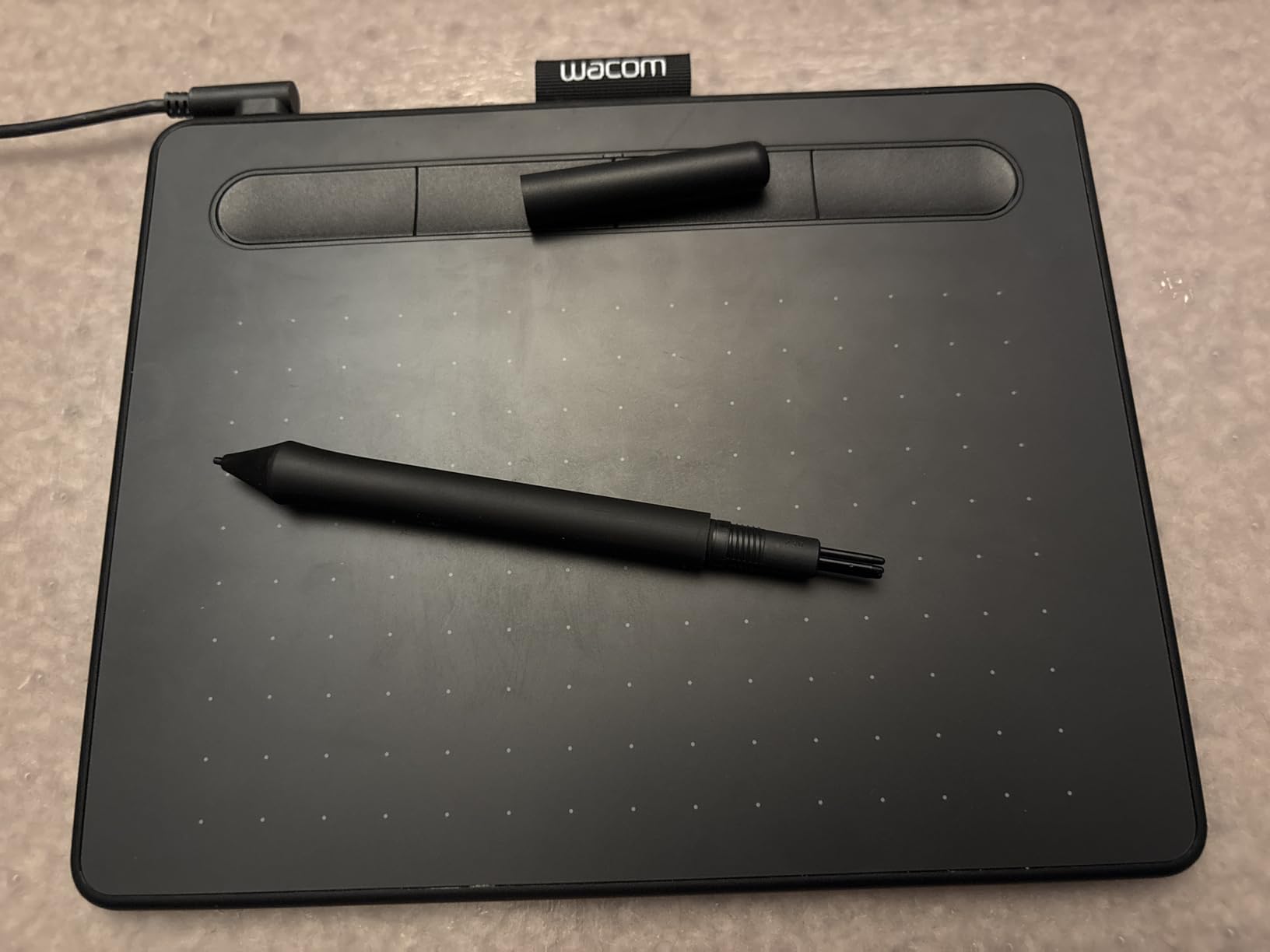 Wacom Intuos Small, Wired Graphic Drawing Tablet with Pen + Software, Battery-free pen, 4 ExpressKeys for shortcuts, works with Mac, Windows & Chromebook; Ideal for creators, students & teachers customer photo 1