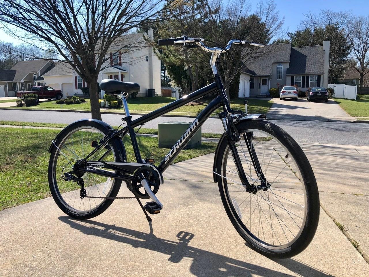 Schwinn Suburban Adult Comfort Bike, Men and Women, 26-Inch Wheels, 7 Speed Drivetrain, 16 or 17-Inch Aluminum Frame, Alloy Linear Hand Brakes customer photo 1