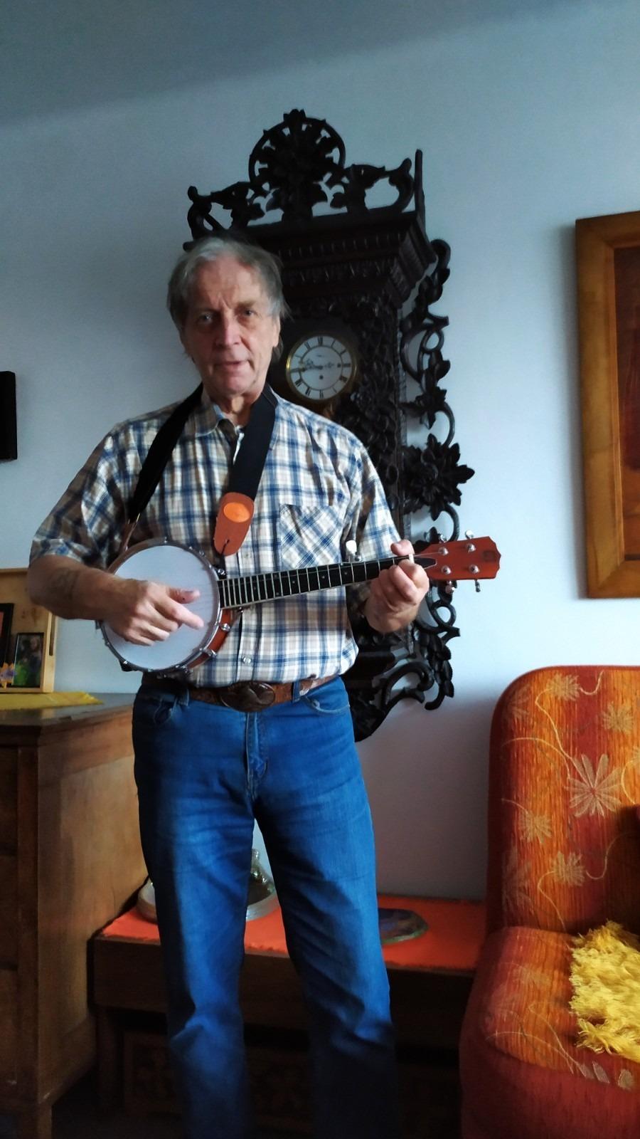 Vangoa Banjo 5 String Full Size Banjos Set with Resonator, Remo Head, Beginner Banjo Kit with Closed Back, Premium Accessories for Adults, Teenager customer photo 1