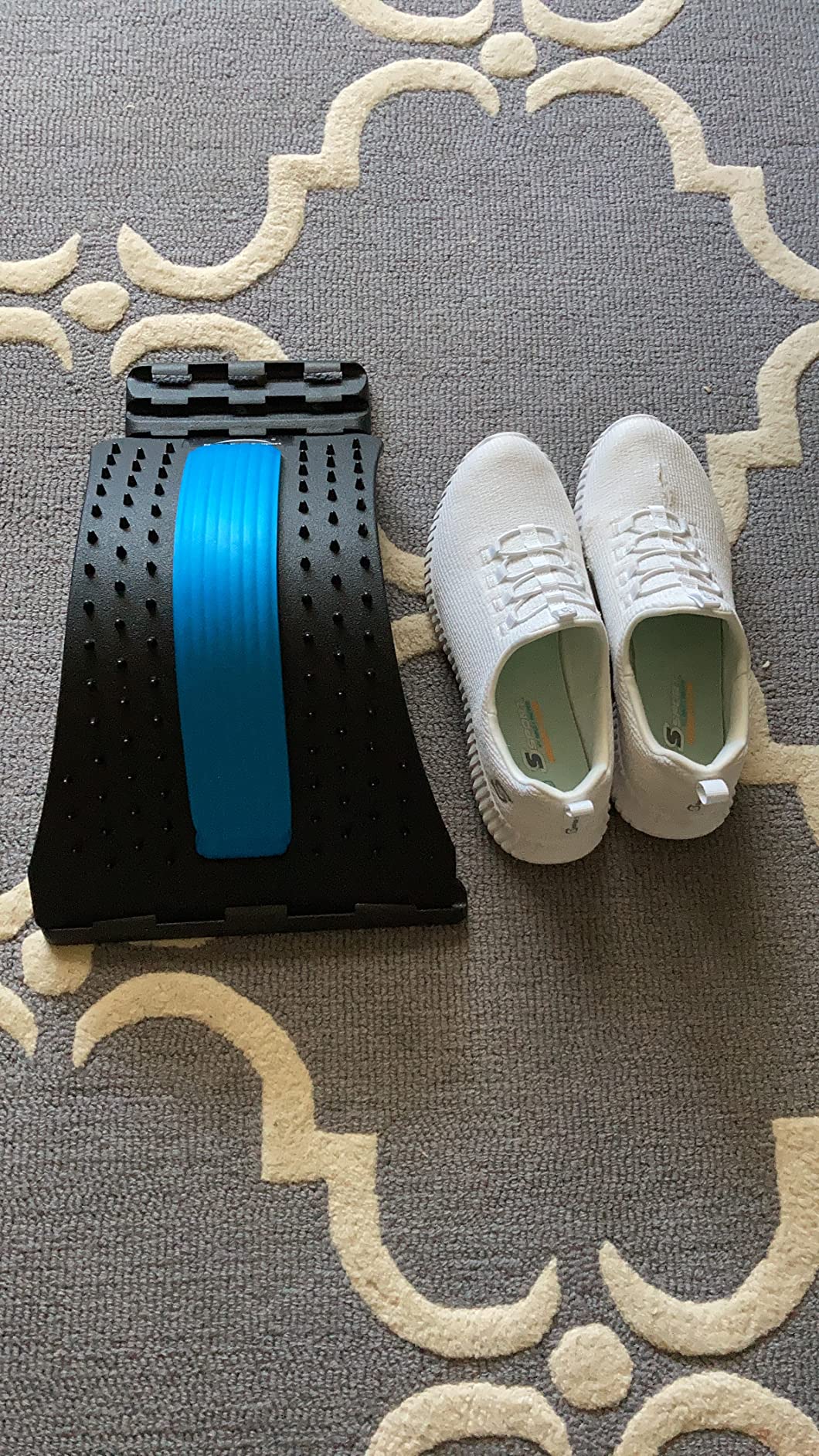 Back Stretching Device,Back Massager for Bed & Chair & Car,Multi-Level Lumbar Support Stretcher Spinal, Lower and Upper Muscle Pain Relief(Black/Blue) customer photo 1