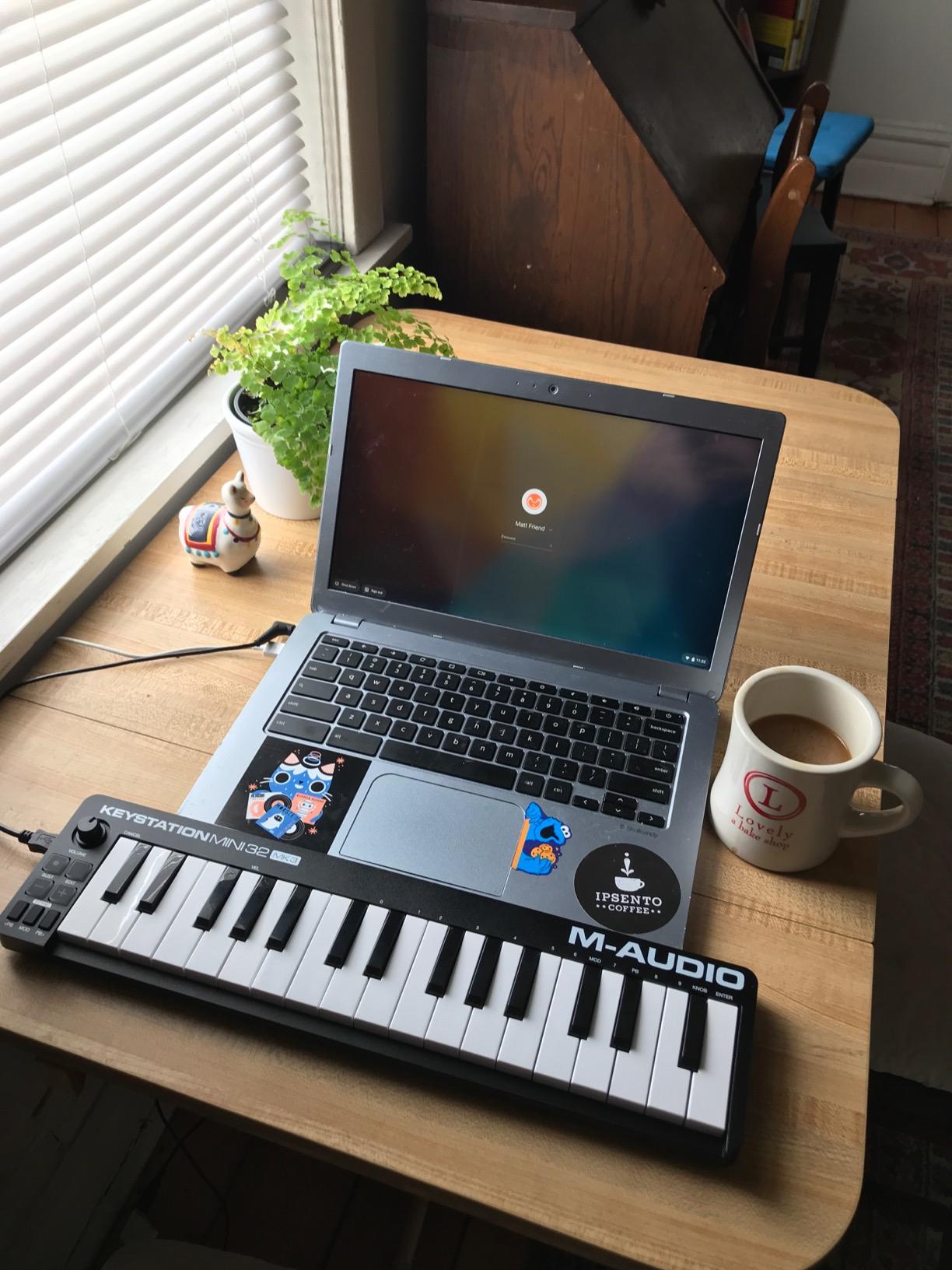 M-AUDIO Keystation Mini 32 MK3 USB MIDI Controller | Portable Mini Keyboard, 32 Velocity-Sensitive Keys, and Bundled DAW Recording Software customer photo 2