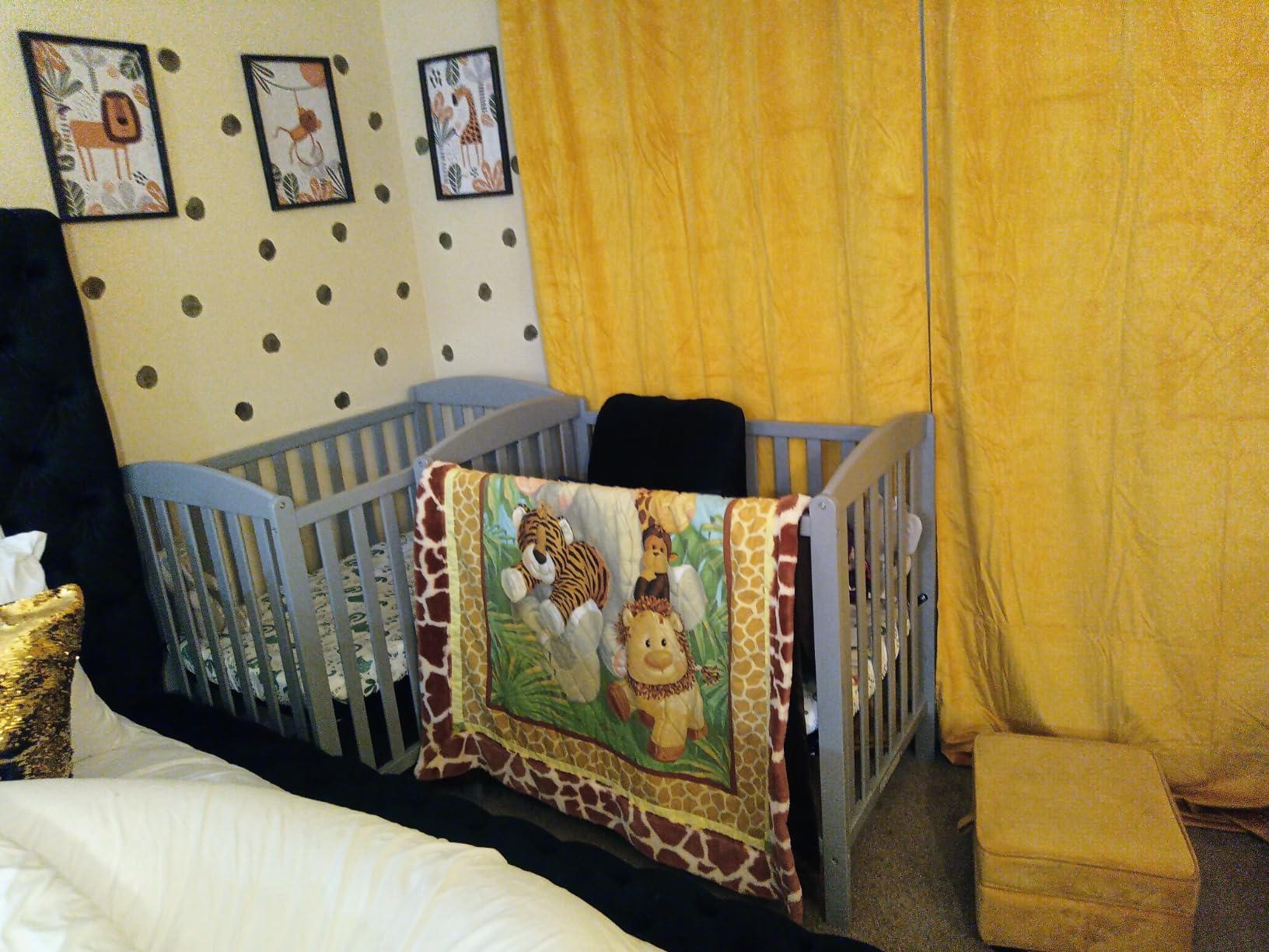 Delta Children Emery Mini Convertible Baby Crib with 2.75-inch Mattress, Grey customer photo 1