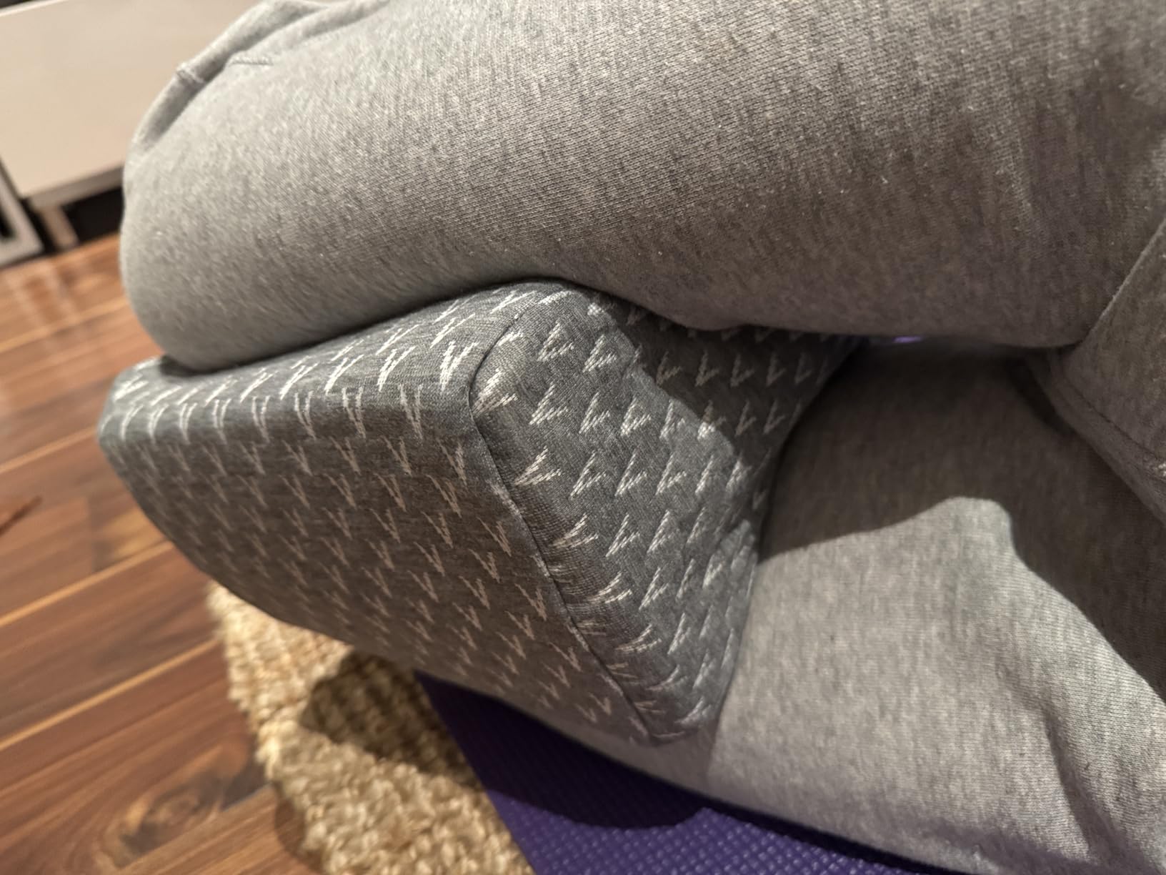 5 STARS UNITED Knee Pillow for Side Sleepers - Hip Pain Relief, Memory Foam Leg Cushion for Side Sleeping - Between Legs Pillow for Sciatica & Lower Back Pain, White customer photo 1