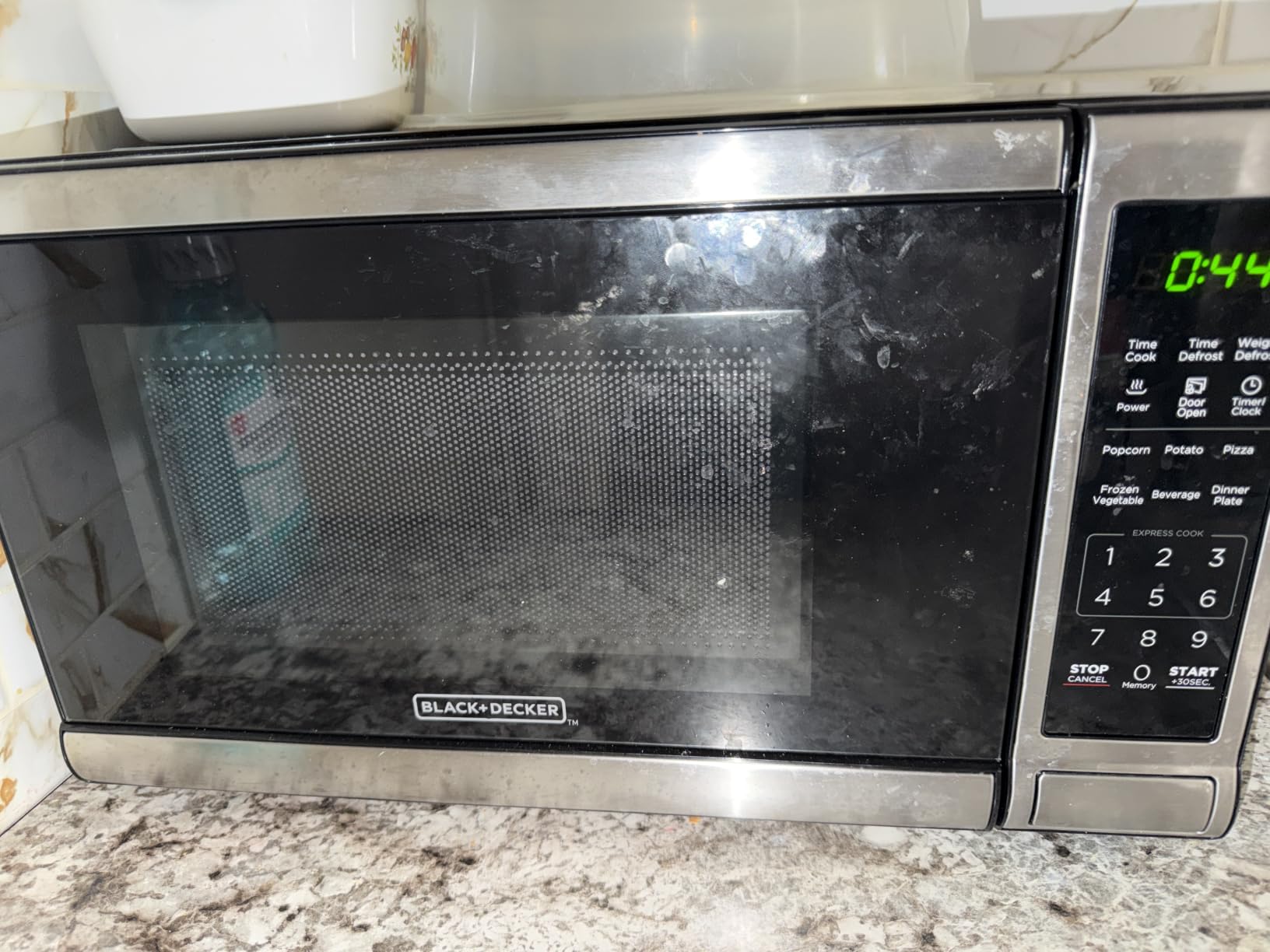 BLACK+DECKER Countertop Microwave Oven, 0.7 Cu.Ft, 700W, Stainless Steel | Digital Controls, Push-Button Door, Child Safety Lock, 10 Power Levels, Removable Turntable customer photo 2