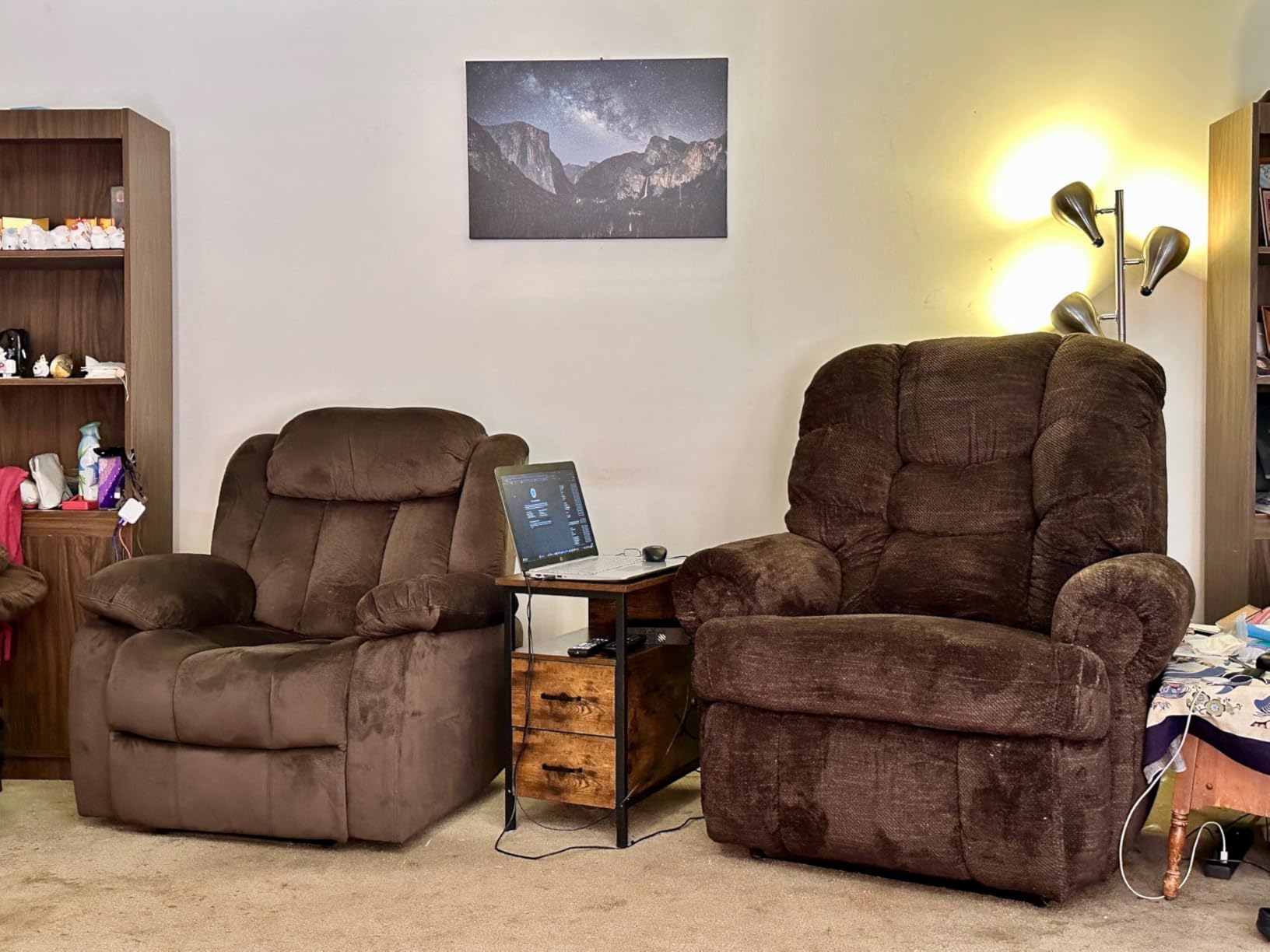 LANE Stallion Big Man King of Comfort (Extra Large) Wallsaver Recliner in Chocolate. Made for The Big Guy Or Gal. Rated for Up to 500 Lbs. Extended Length. 79 Inches. Seat Width. 25 Inches. customer photo 1