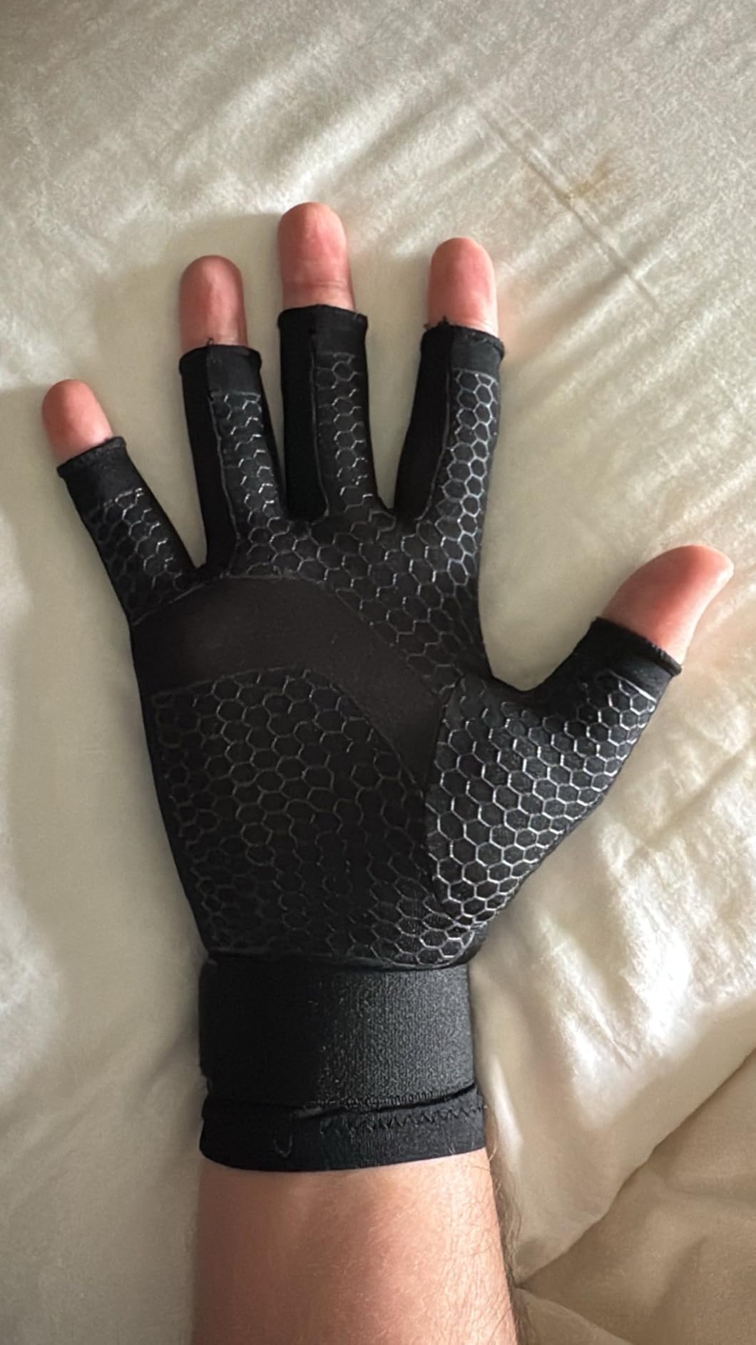 Copper Fit Unisex Hand Relief Compression Gloves customer photo 2