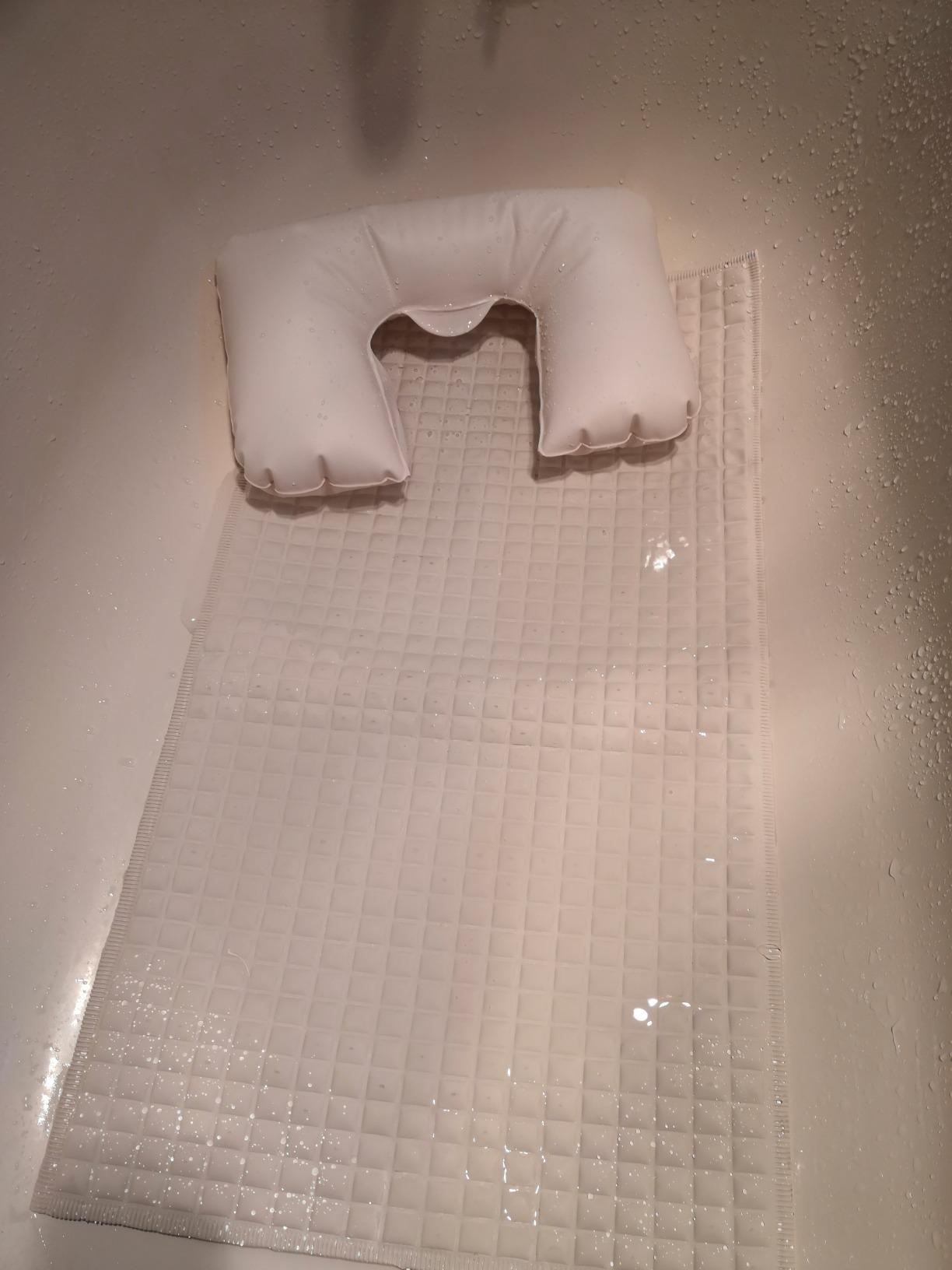 BOWERBIRD Premium Comfort & Safety Bathtub Mat: 800+ Air-Filled Cells for Cloud-Like Softness & Cushioned Support | Non-Slip Design for Sensitive Feet, Reduces Fatigue, Natural Rubber (Cream) customer photo 2
