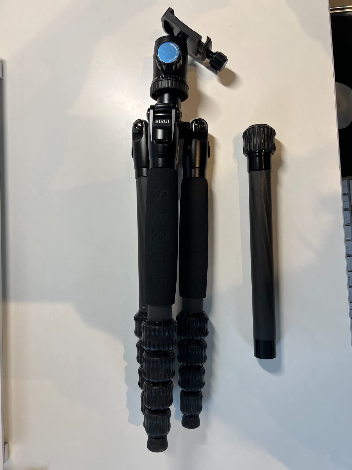 Sirui Compact Traveler 5C Tripod 54.3 inches Lightweight Carbon Fiber Travel Tripod for Camera with 360° Panorama Ball Head for Arca Swiss Quick Release Plate, Max Load 8.8lbs customer photo 1