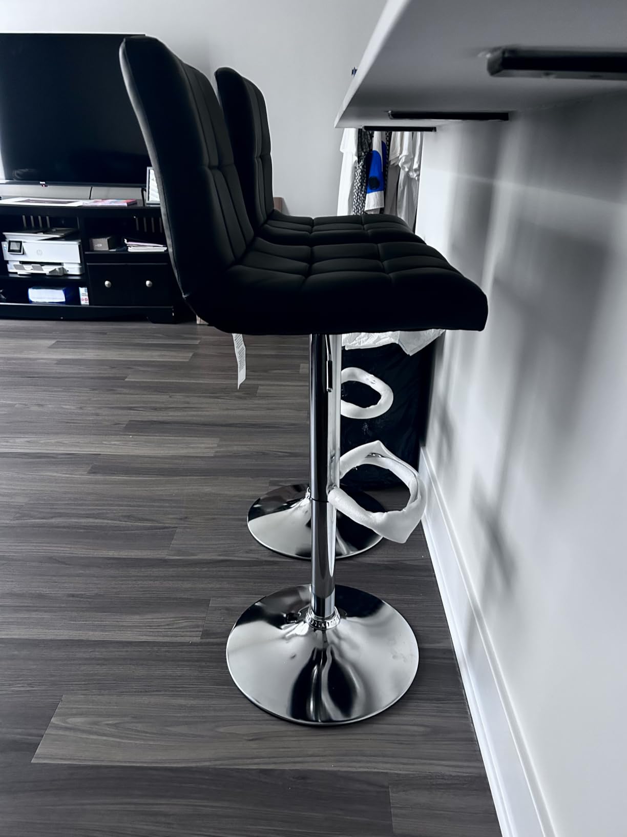 Yaheetech Bar Stools Set of 2 Adjustable Counter Height Barstools Black | 360 Degree Swivel Faux Leather Sillas Para Barra De Cocina with Back and Footrest for Kitchen Dining Room Island and Bar customer photo 1