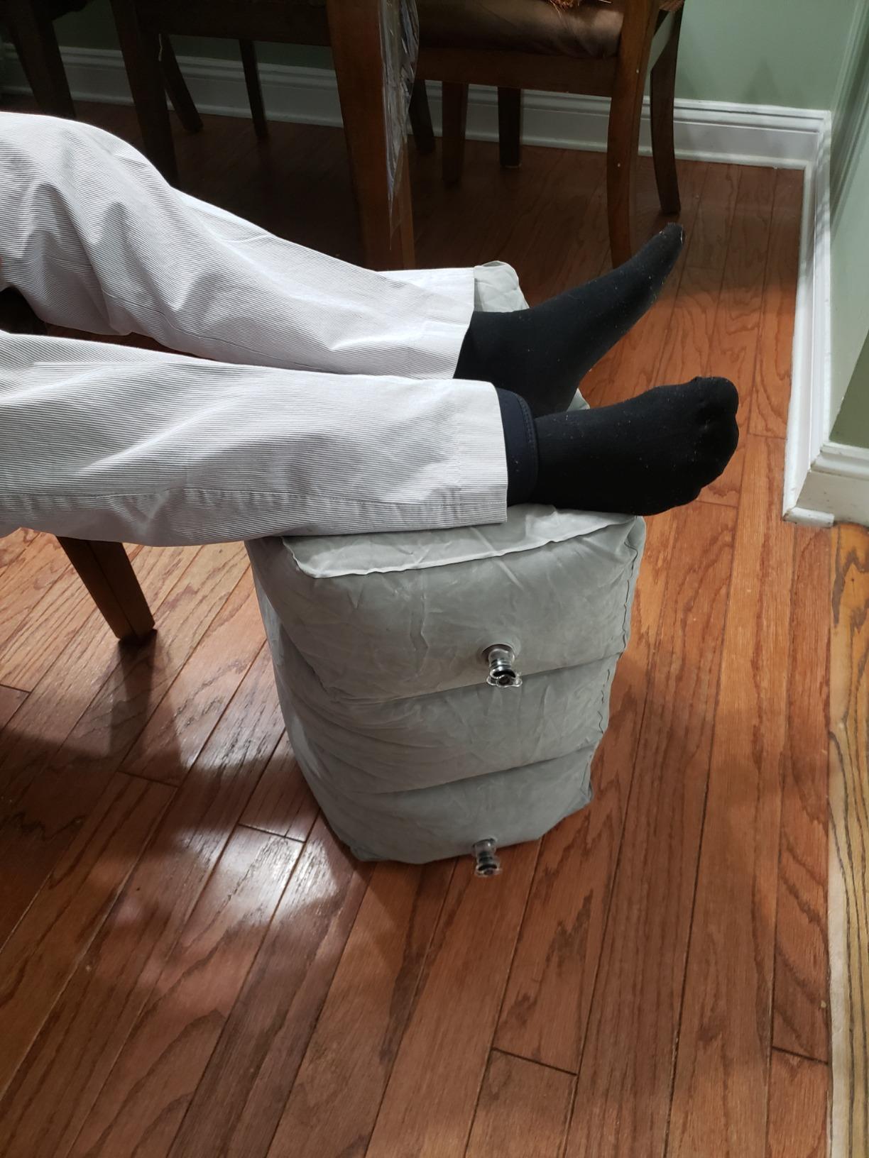 Inflatable Travel Foot Rest Pillow, Adjustable 3-Layer Height | Foot Stool for Airplanes, Cars, Home, Trains, Office to Lay Down or Sleep on Long Flights with Pump customer photo 1
