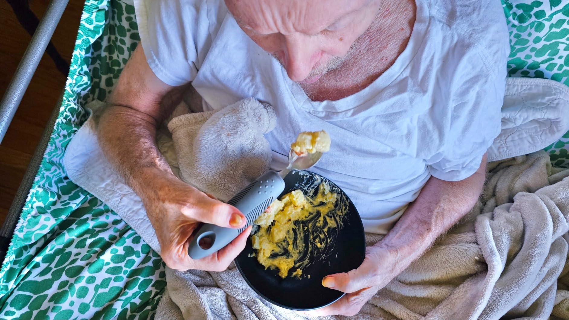 BUNMO Adaptive Utensils for Elderly, Tremors & Weak Hand Grips - 4pc Lightweight Assistive Silverware Set with Foam Easy Grip Handles - Discreet Canvas Travel Wrap - Dishwasher Safe customer photo 2