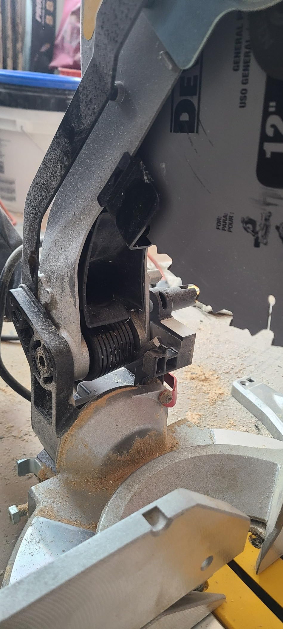 DEWALT 12-Inch Miter Saw, 15-Amp, Single Bevel, Compound (DWS715) customer photo 1