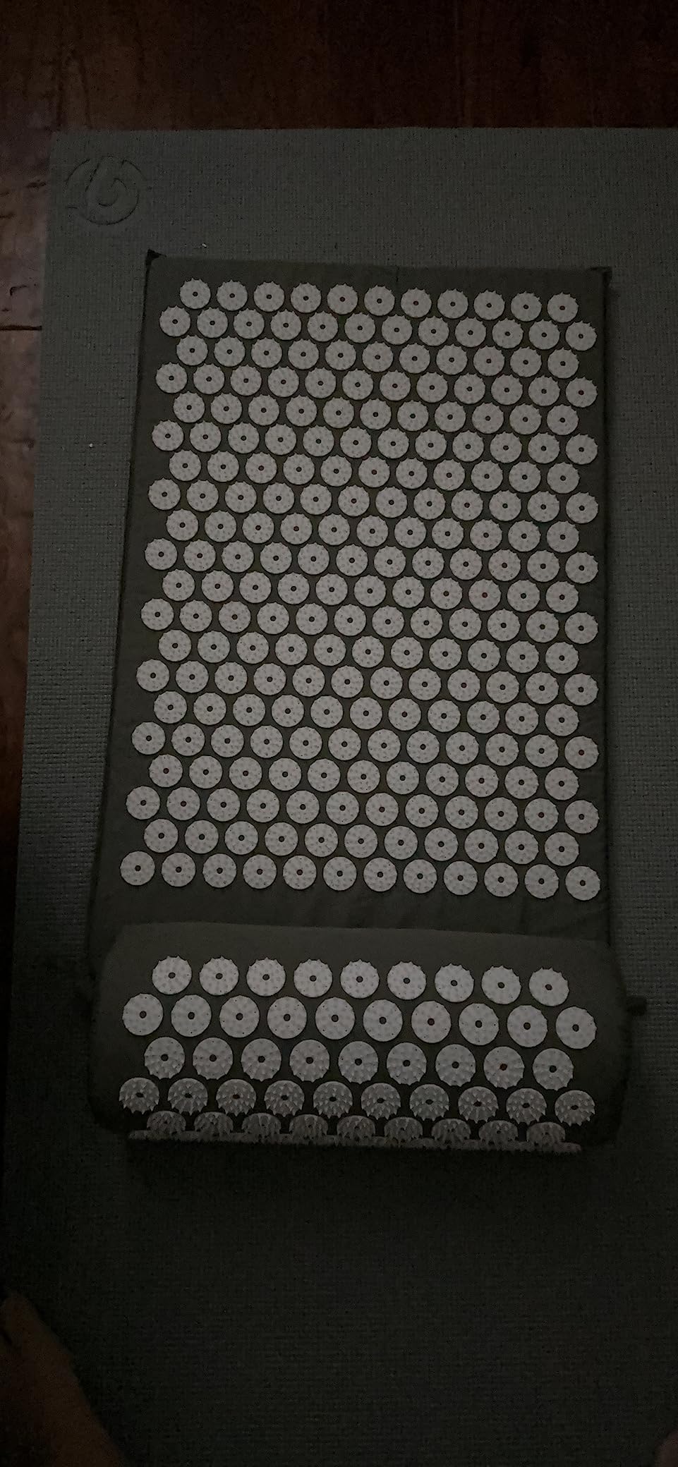 Gaiam Acupressure Mat & Pillow Set, Neck, Shoulder & Back | Acupuncture-Style Stimulation | Neck, Shoulder & Back Tension | Multi-Point Pressure | Home Relaxation Use customer photo 1