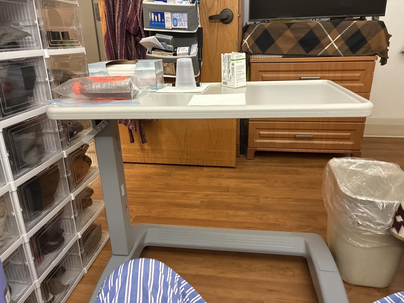 Vaunn Medical Pneumatic Adjustable Overbed Exam Bedside Table with Wheels (Hospital and Home Use), New Tabletop, Light Gray customer photo 2