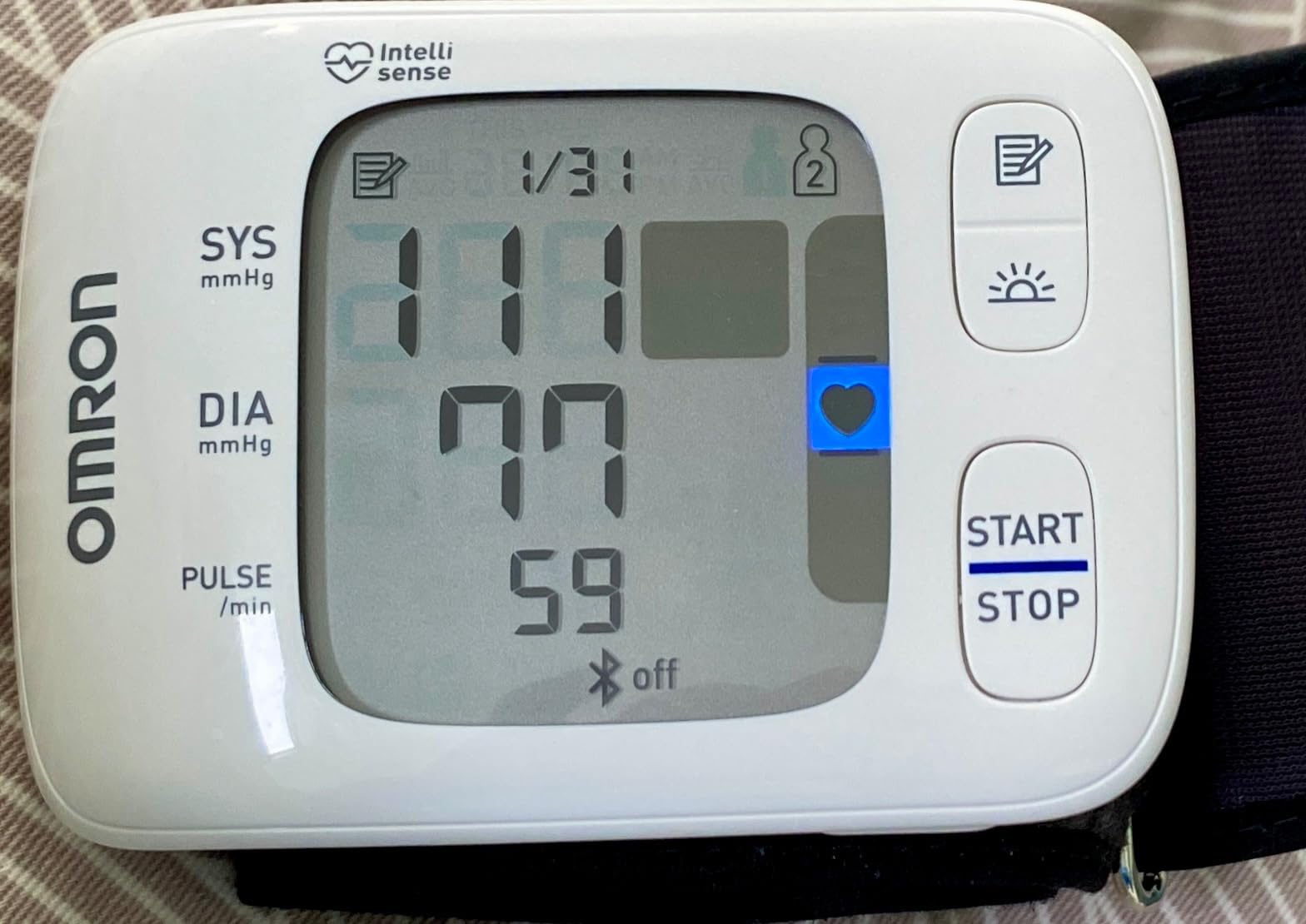 OMRON Gold Wireless Wrist Blood Pressure Monitor for Home Use | #1 Doctor & Pharmacist Recommended Brand - Clinically Validated - Connect App customer photo 2