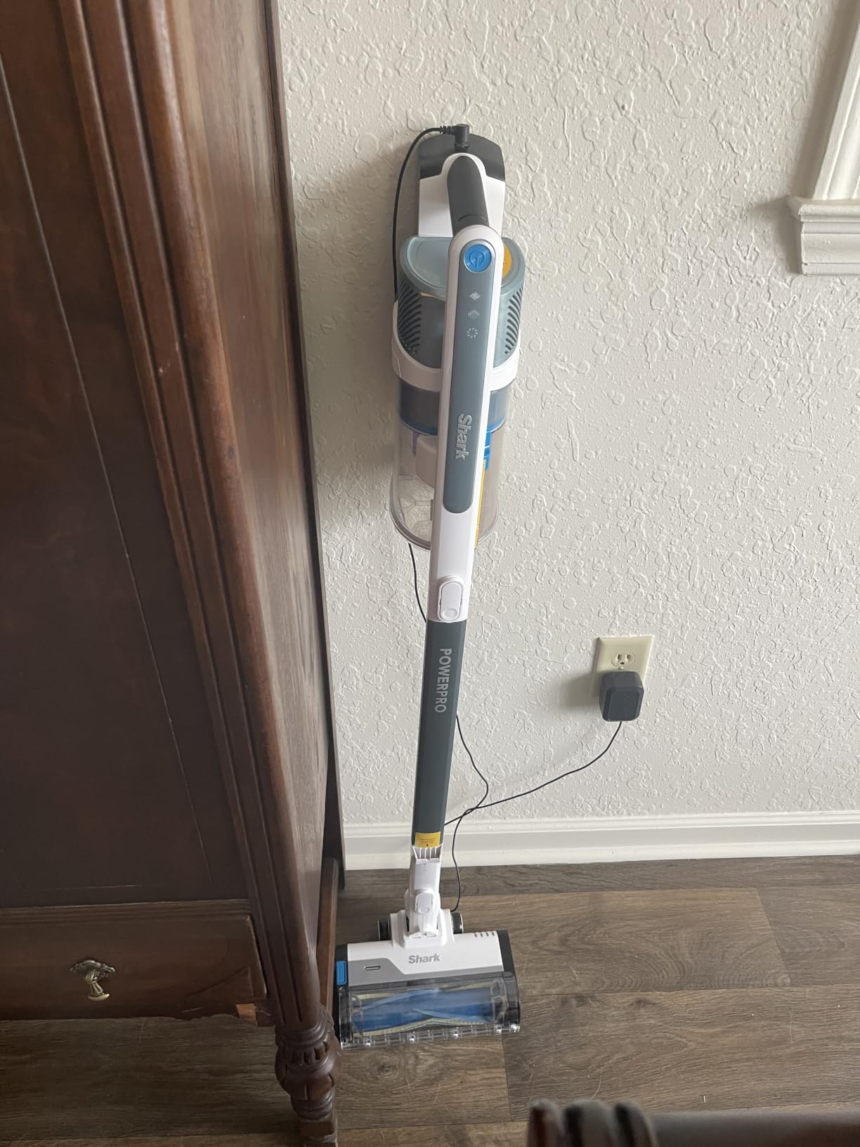 Shark Pet Cordless Stick Vacuum, Grey, IX141 | HyperVelocity Suction, XL Dust Cup, LED Headlights, Removeable Handheld, Crevice & Pet Tool, 40-Min Runtime, Lightweight customer photo 1