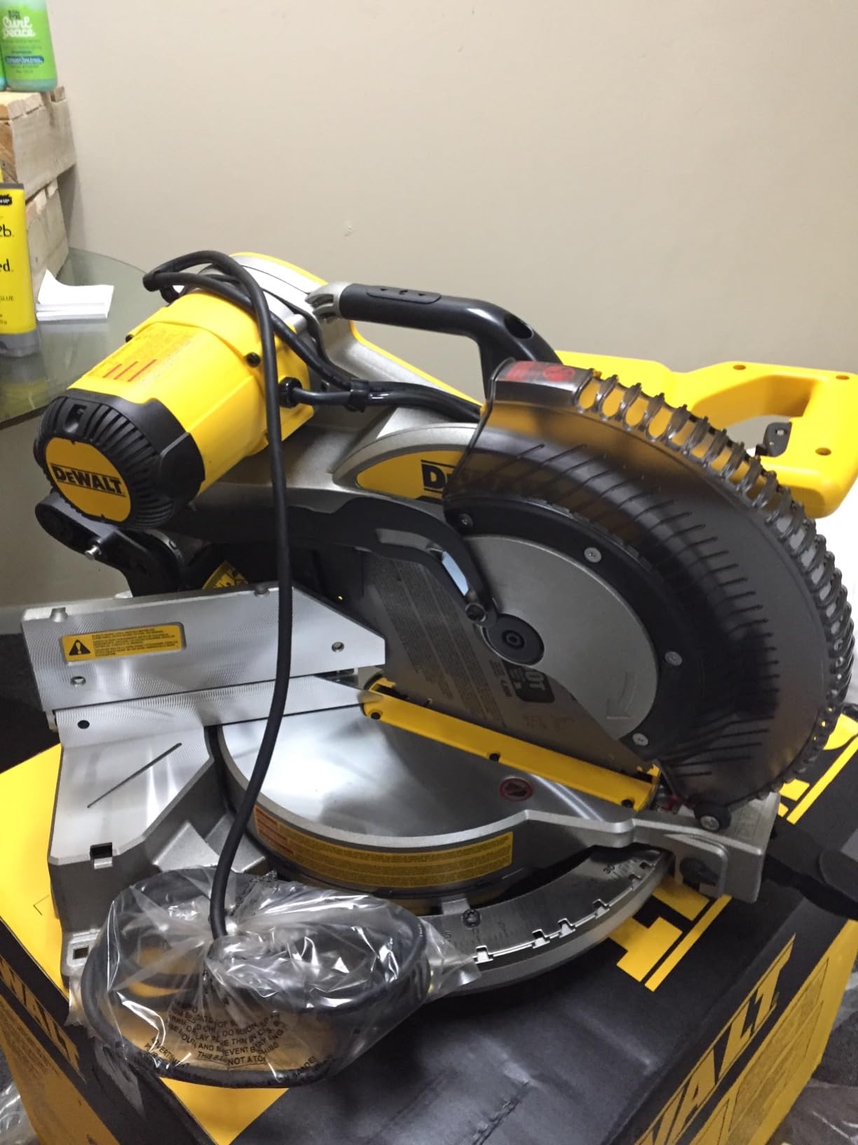 DEWALT Miter Saw, 12-Inch, Double Bevel, Compound, XPS Cutline, 15-Amp (DWS716XPS) customer photo 2
