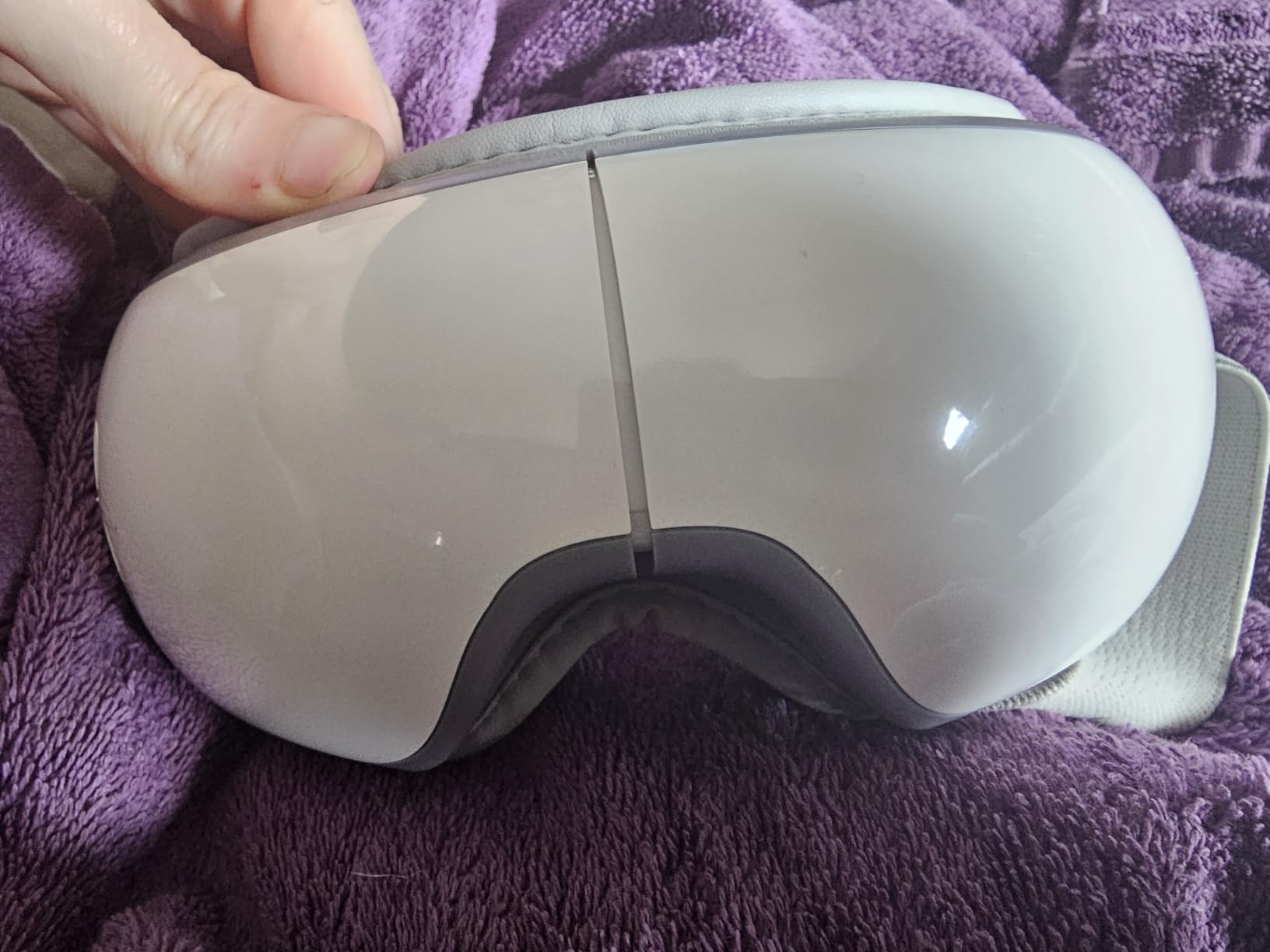 RENPHO Eyeris 1 Eye Massager with Heat, Heated Massage Eye Mask | Vibration Massage for Head Tension, Eye Strain, Dry Eyes & Dark Circles, FSA Eligible HSA, White customer photo 2