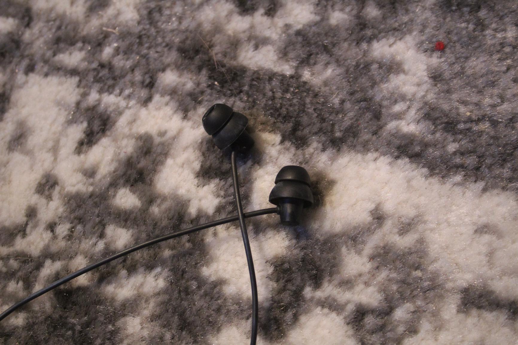 MAXROCK Sleep Earbuds, Ultra Soft Lightweight Sleep Earphones Headphones with Volume Control and Mic for Insomnia, Side Sleeper, Snoring, Air Travel, Meditation & Relaxation (Acid Blue) customer photo 2