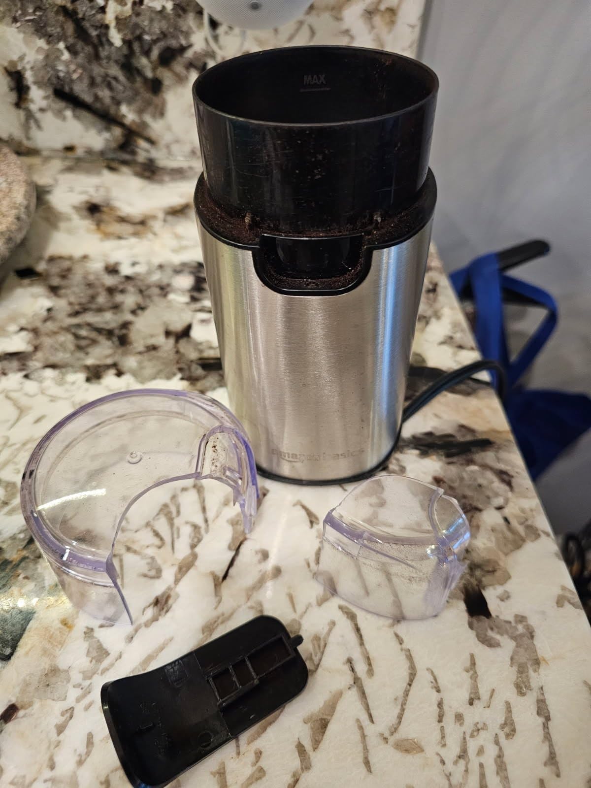 Amazon Basics Fast Electric Coffee Grinder for Home Use, Easy to Use Coffee Bean and Spice Grinder with Heavy-Duty Stainless Steel Grind Blades customer photo 1