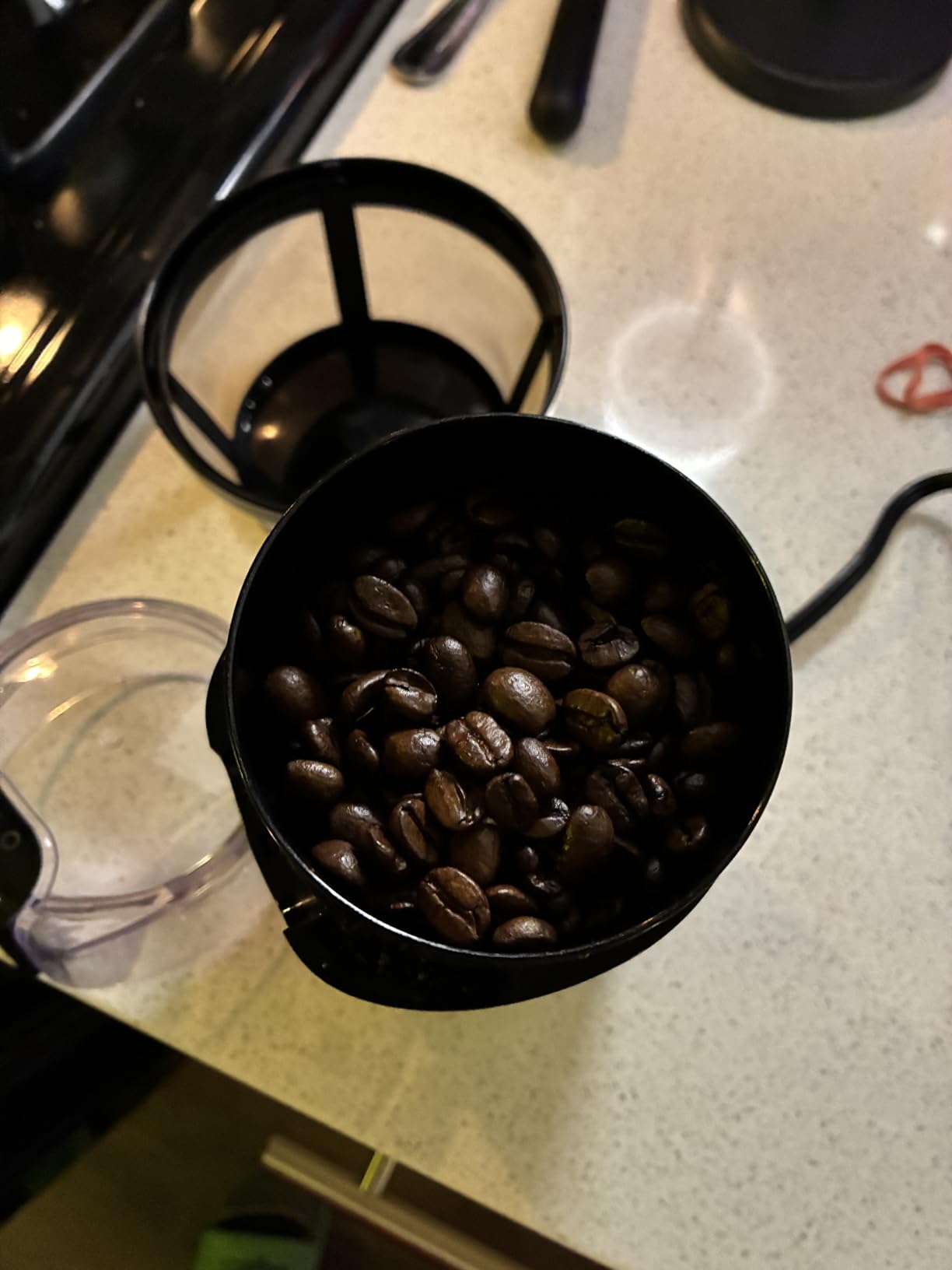 Amazon Basics Fast Electric Coffee Grinder for Home Use, Easy to Use Coffee Bean and Spice Grinder with Heavy-Duty Stainless Steel Grind Blades customer photo 2