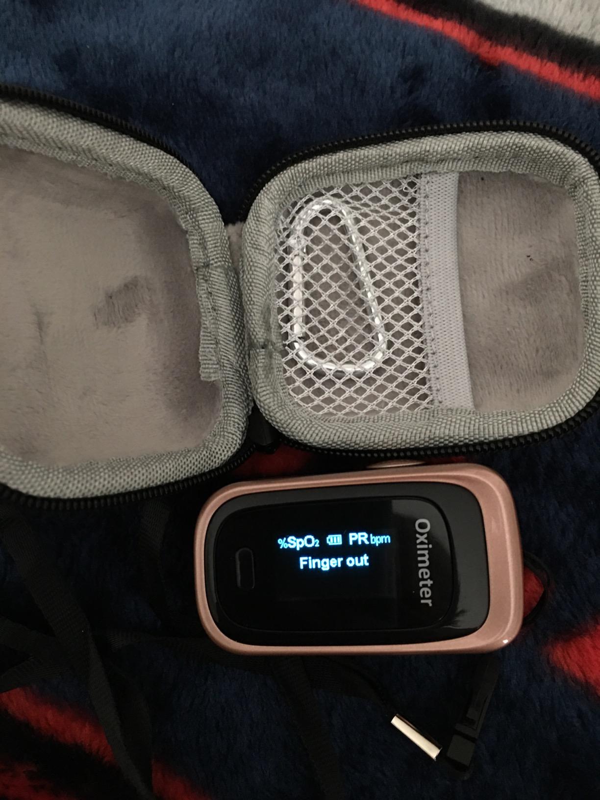 Oxygen Saturation Monitor, Wrinery Premium Pulse Oximeter Fingertip, Oxygen Monitor, O2 Saturation Monitor, OLED Portable Oximetry with Batteries, Lanyard (Rose gold-Royal black) customer photo 2