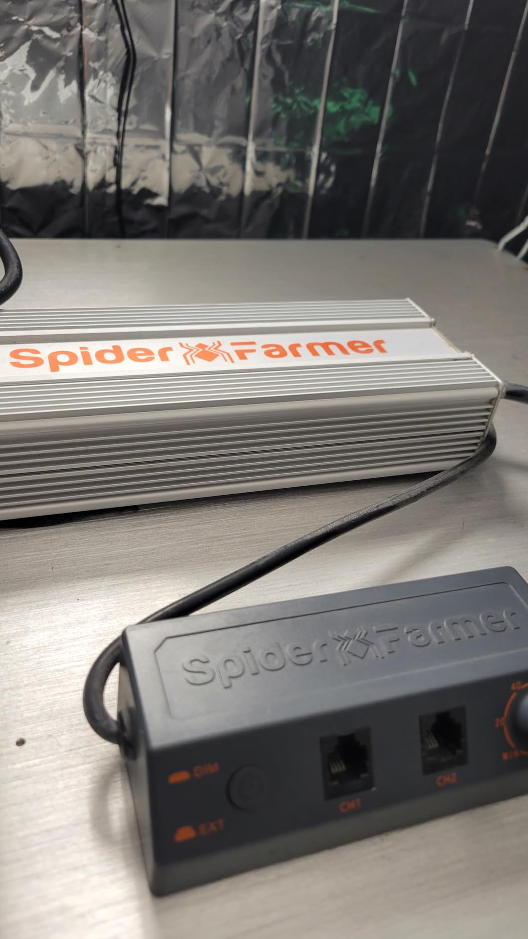 Spider Farmer SF2000 200W LED Grow Light for Indoor Plants, Upgraded High Efficiency LEDs, Dimmable Full Spectrum High PPFD, Deep Penetration for Seed Starting/Vegetables/Bloom in 2x4 Grow Tent customer photo 2