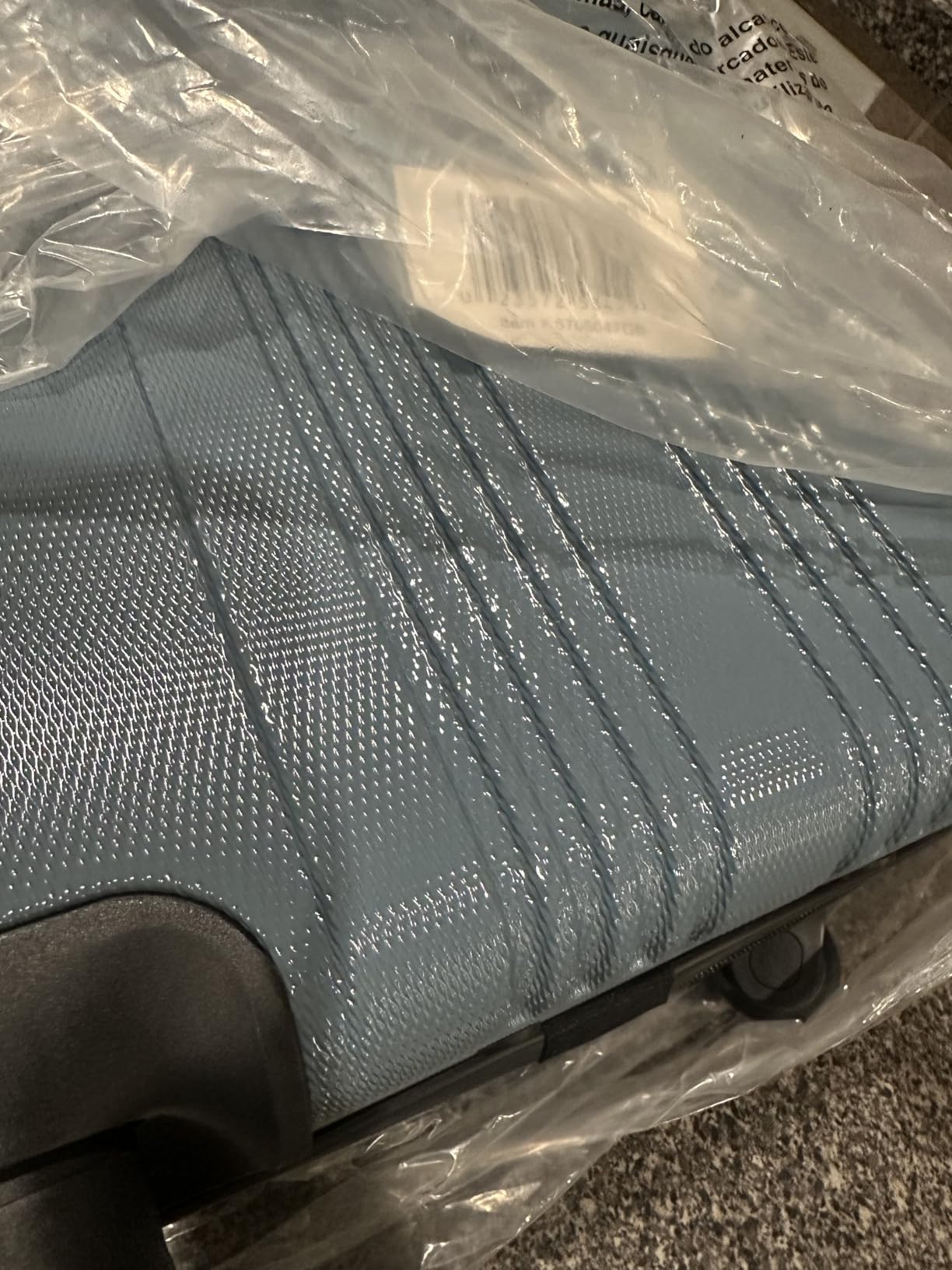 Kenneth Cole REACTION Out of Bounds Lightweight Hardshell 4-Wheel Spinner Luggage, Teal, 28-Inch Checked customer photo 2