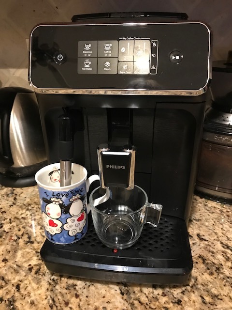 Philips 2200 Series Fully Automatic Espresso Machine, Classic Milk Frother, 2 Coffee Varieties, Intuitive Touch Display, 100% Ceramic Grinder, AquaClean Filter, Aroma Seal, Black (EP2220/14) customer photo 1