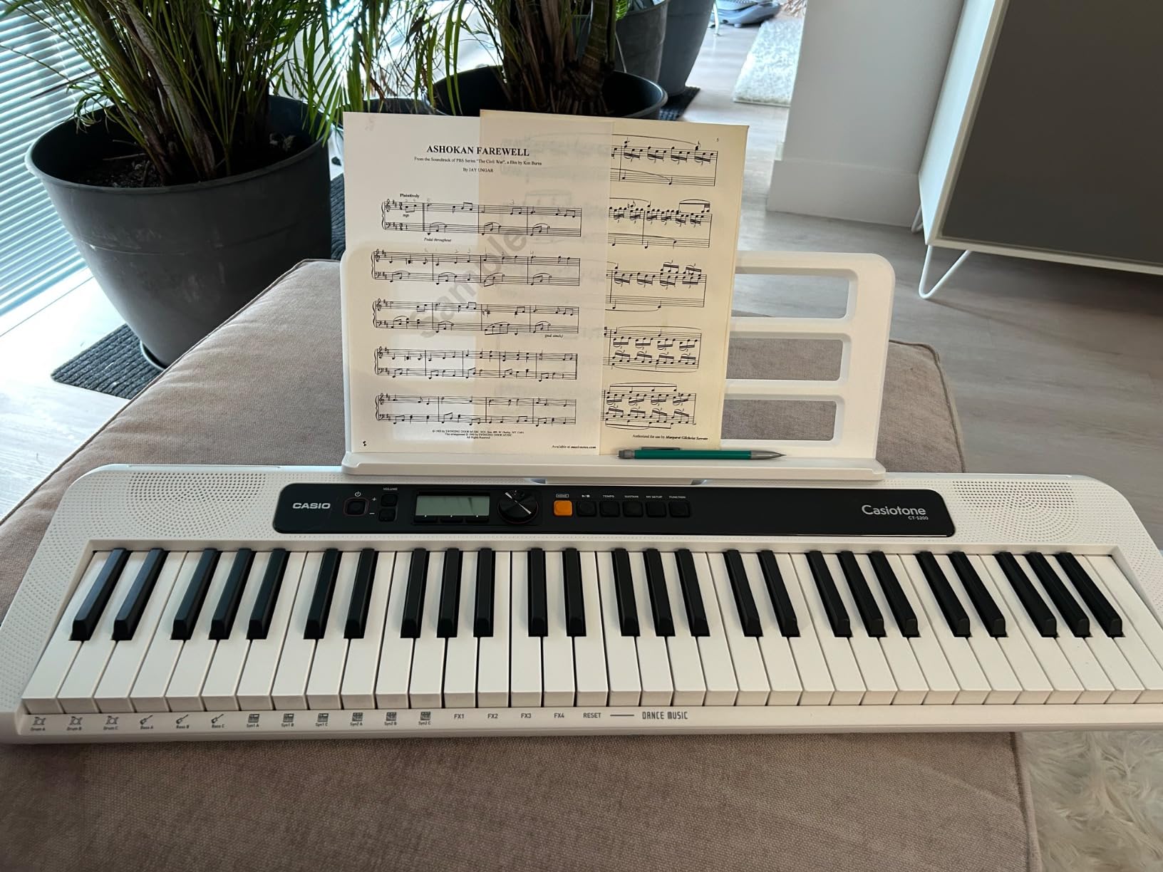 Casio Casiotone CT-S200 61-Key Portable Keyboard for Beginners - 400 Tones, 77 Rhythms, LCD Display, Dance Music Mode, USB-MIDI, Stereo Speakers, Includes Power Supply and Music Rest (White) customer photo 1