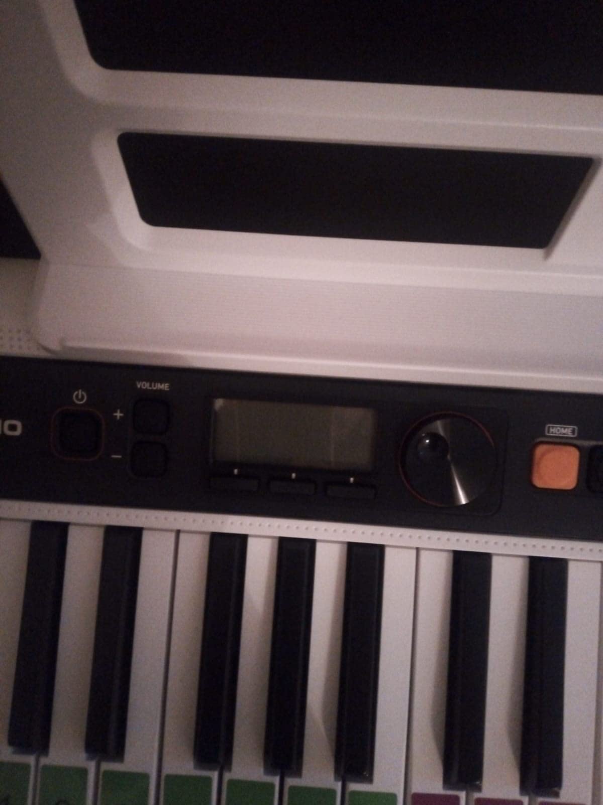 Casio Casiotone CT-S200 61-Key Portable Keyboard for Beginners - 400 Tones, 77 Rhythms, LCD Display, Dance Music Mode, USB-MIDI, Stereo Speakers, Includes Power Supply and Music Rest (White) customer photo 2